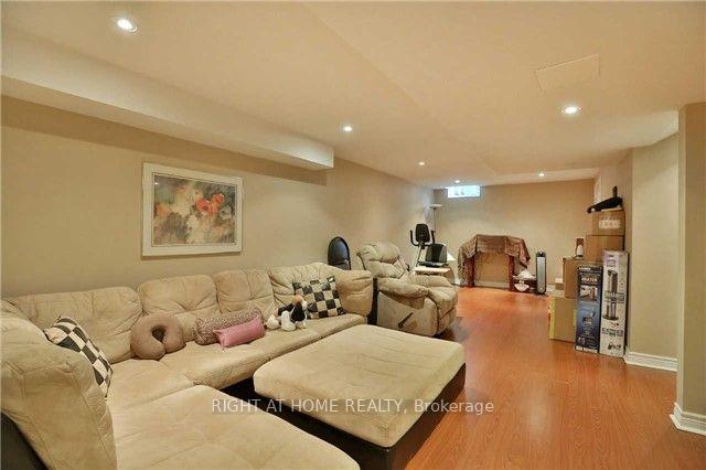 Photo 17 of 5162 Falconcrest Drive, Burlington, Uptown — HOMEH