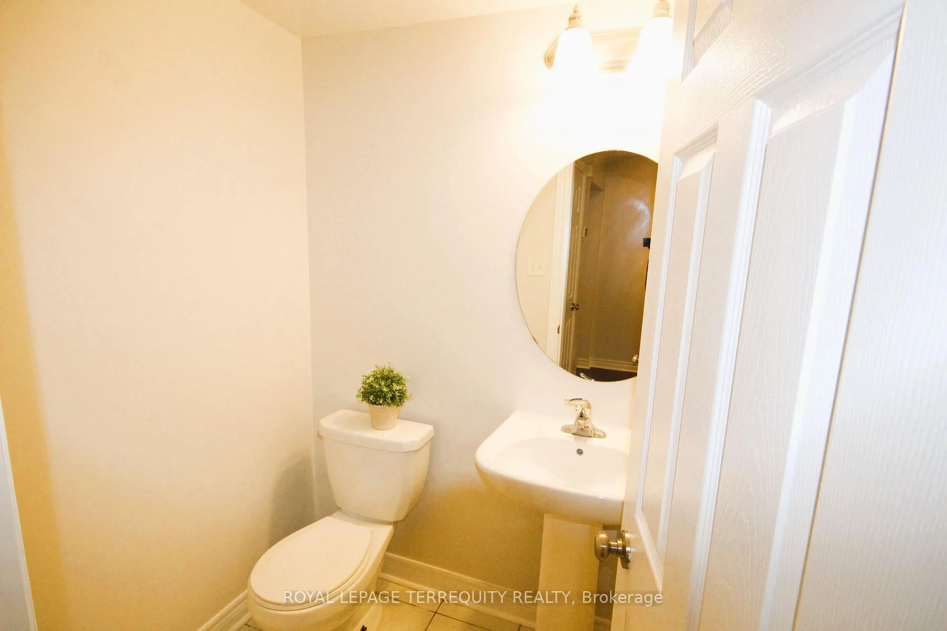 Photo 33 of Unit Upper, 19 De Jong Street, Scarborough, Dorset Park — HOMEH