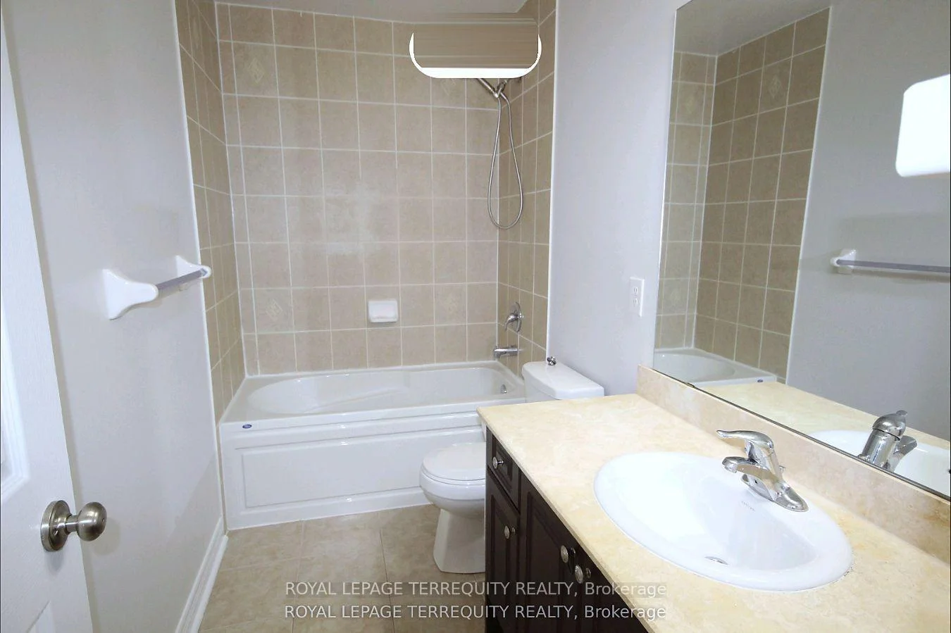 Photo 24 of Unit Upper, 19 De Jong Street, Scarborough, Dorset Park — HOMEH