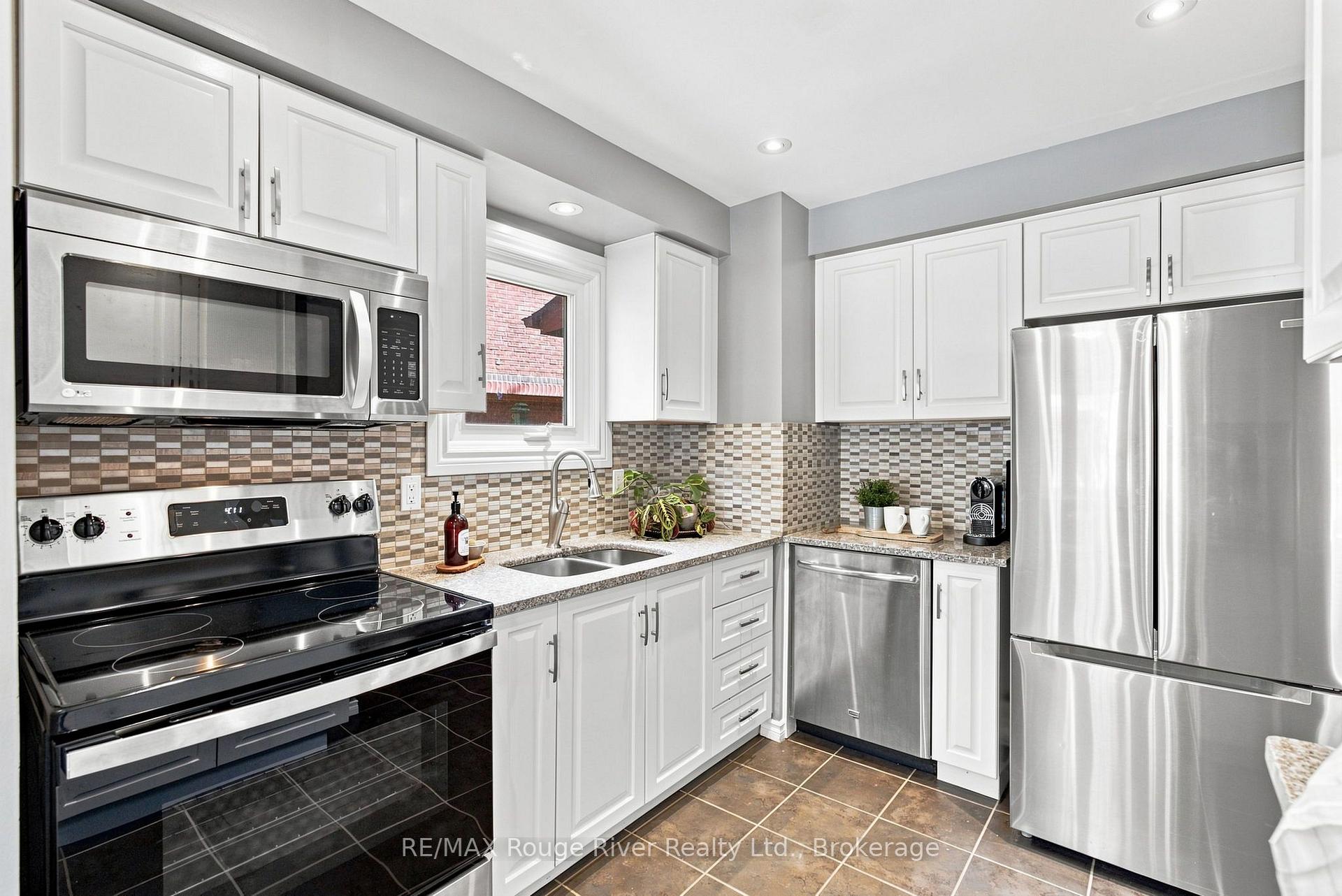Photo 8 of 49 Fisher Crescent, Ajax, Central West — HOMEH