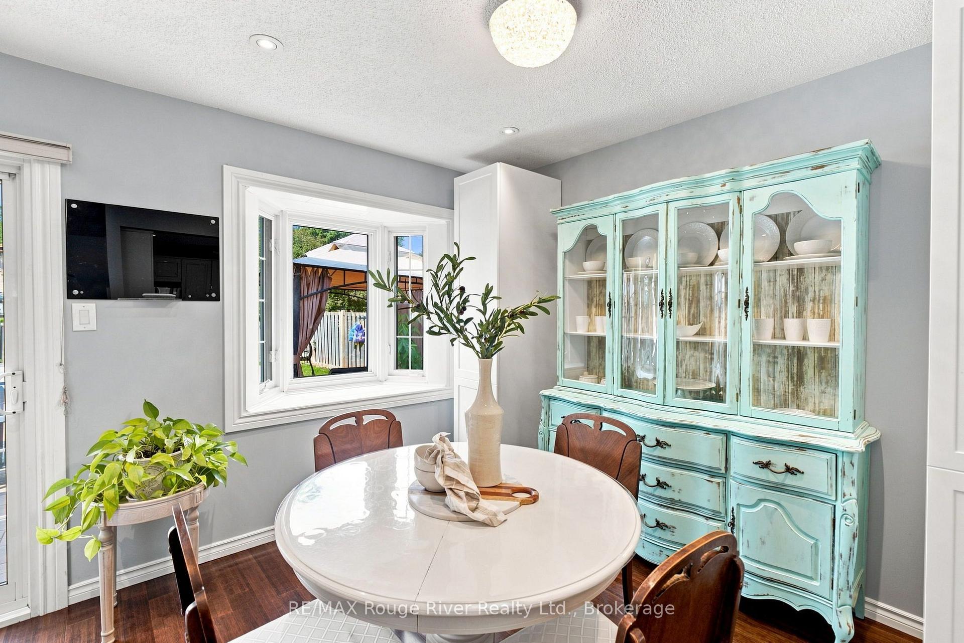 Photo 10 of 49 Fisher Crescent, Ajax, Central West — HOMEH