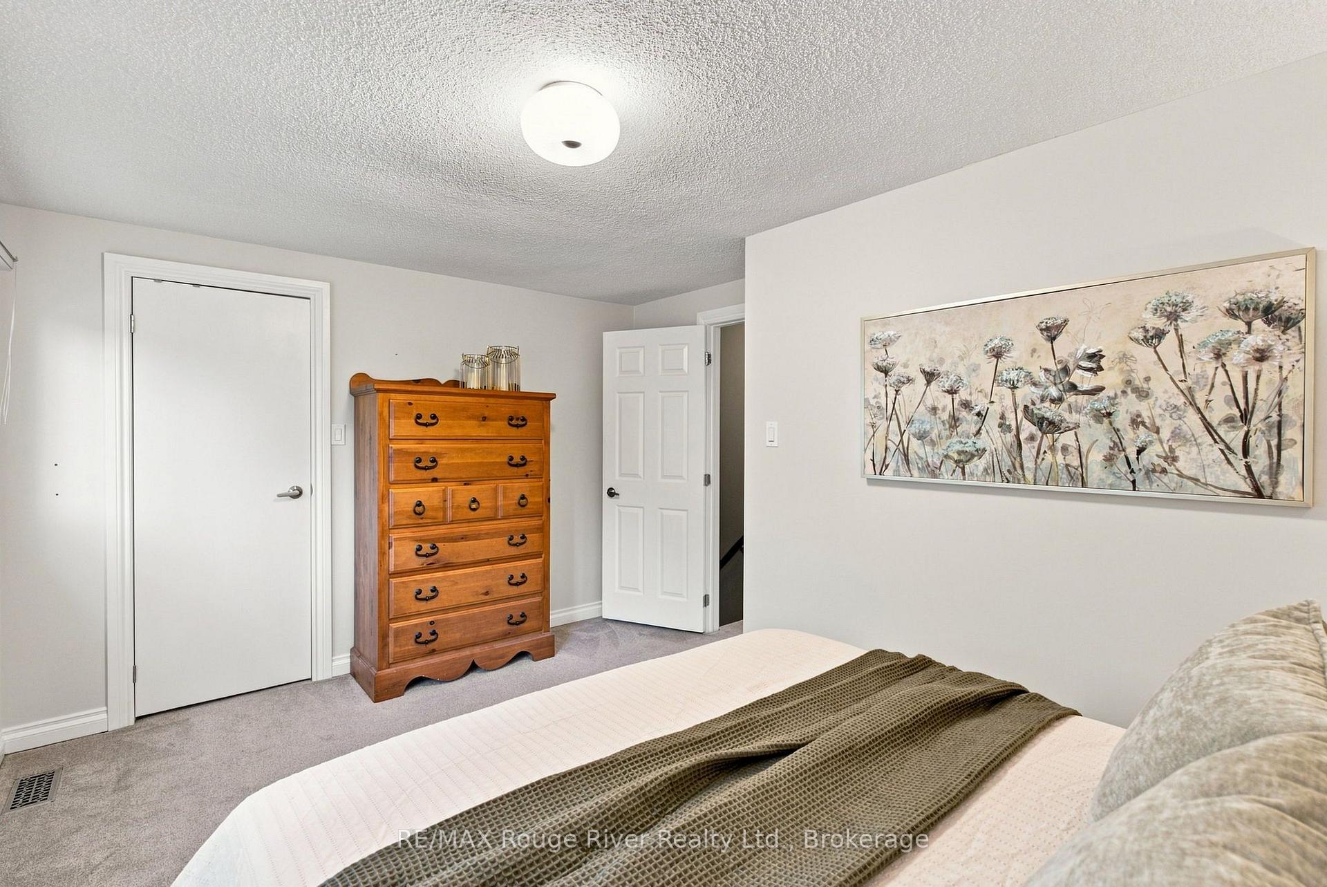Photo 19 of 49 Fisher Crescent, Ajax, Central West — HOMEH