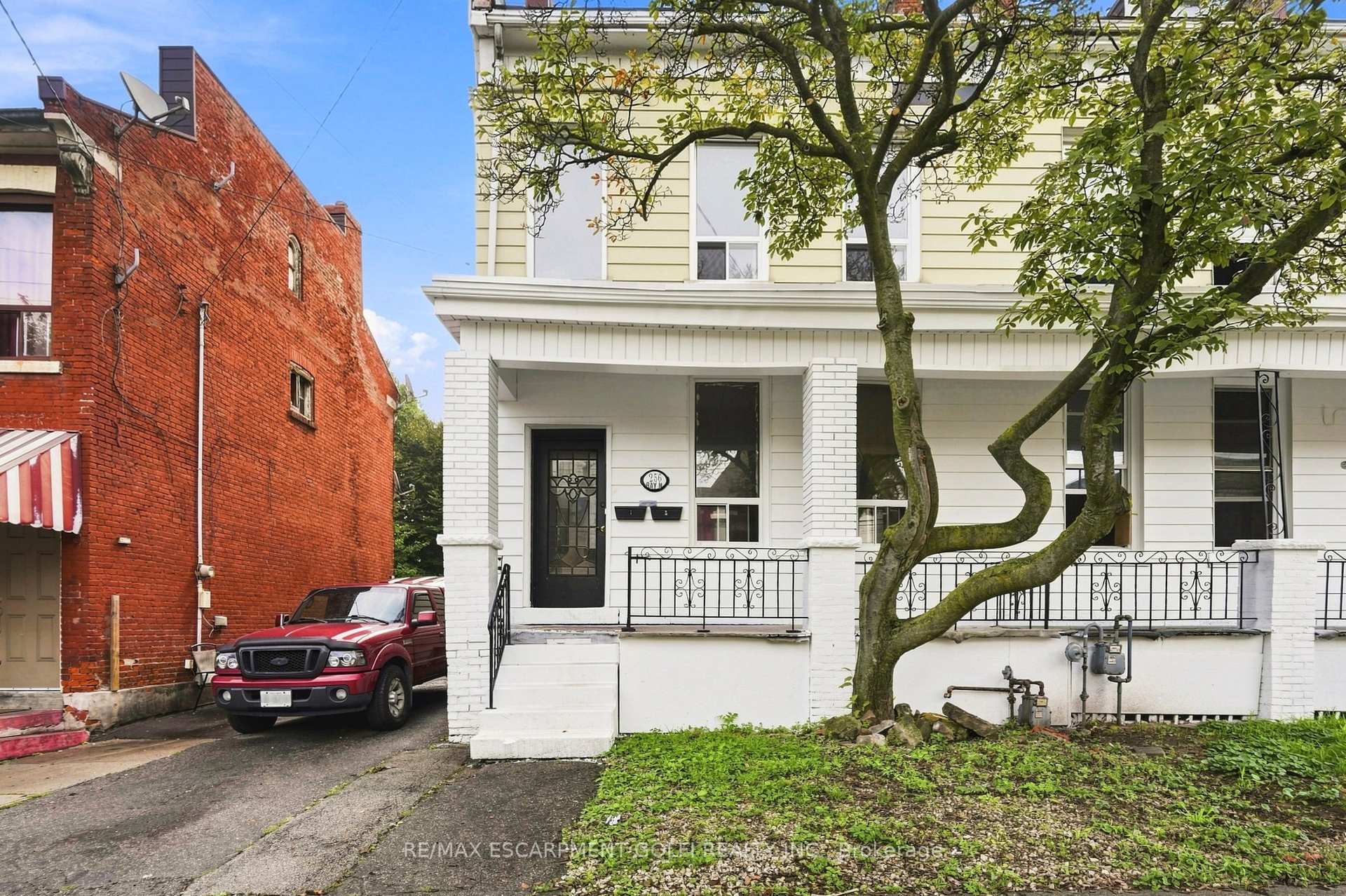 Photo 2 of 256 Bay Street N, Hamilton, Strathcona — HOMEH
