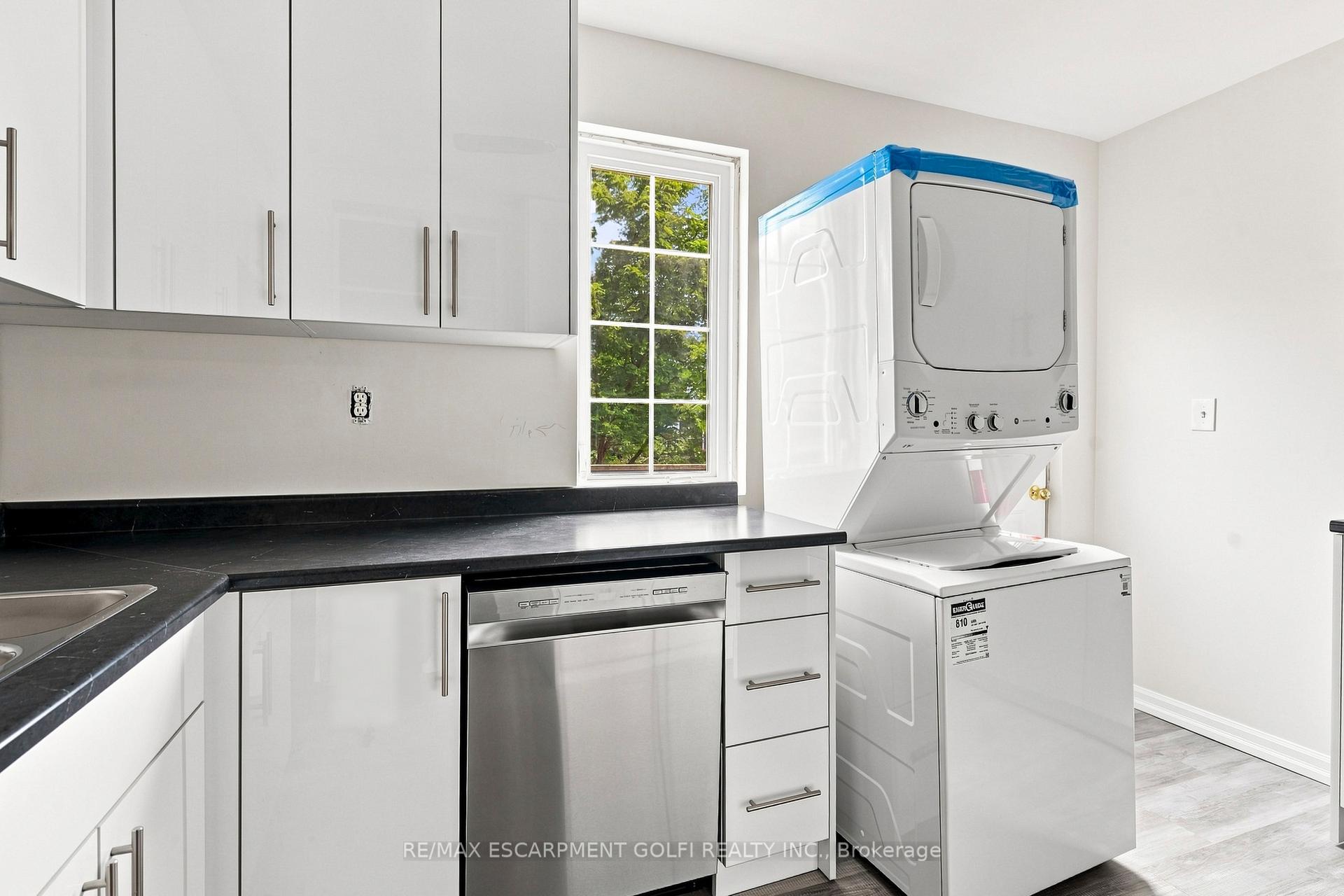 Photo 5 of 256 Bay Street N, Hamilton, Strathcona — HOMEH