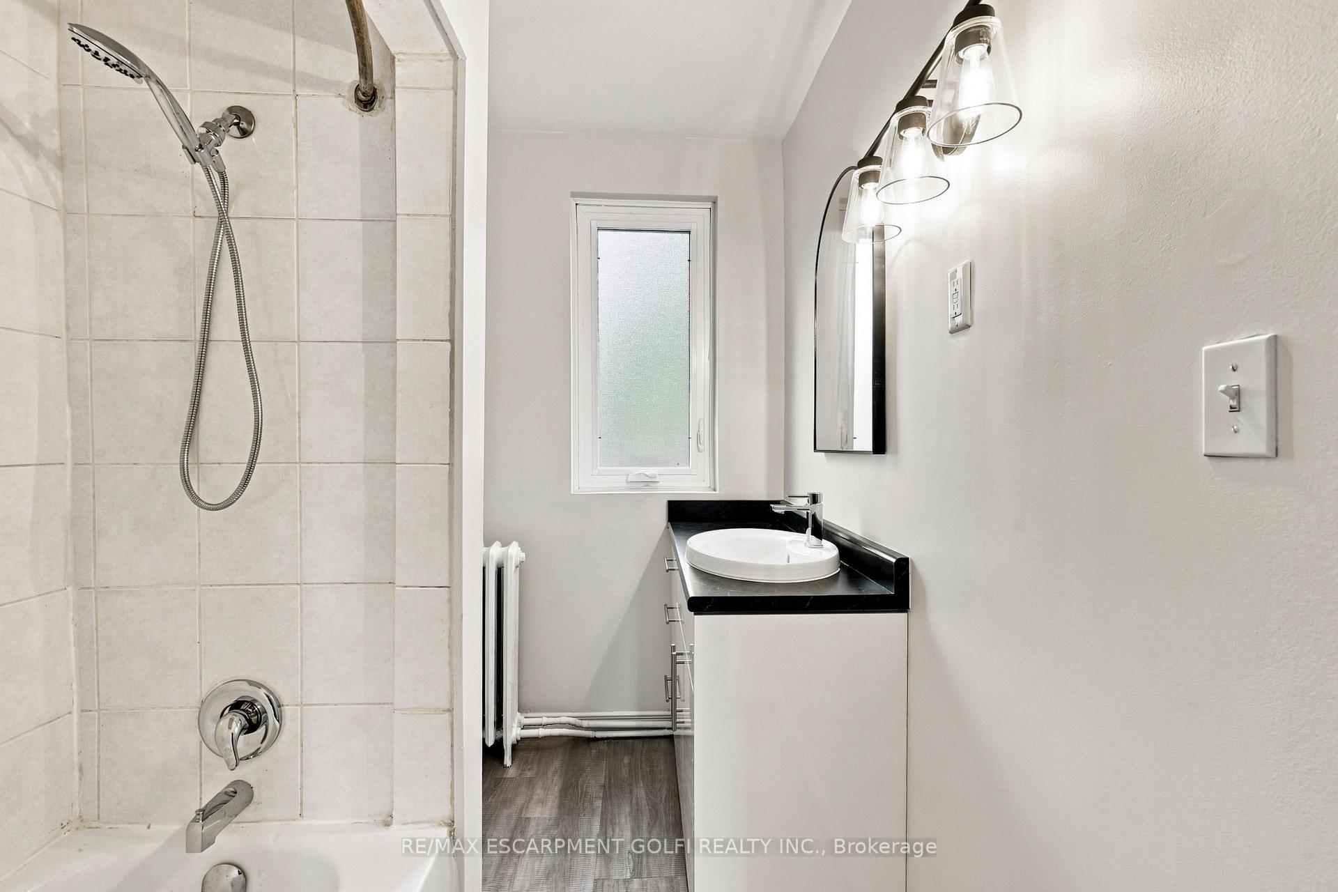 Photo 11 of 256 Bay Street N, Hamilton, Strathcona — HOMEH