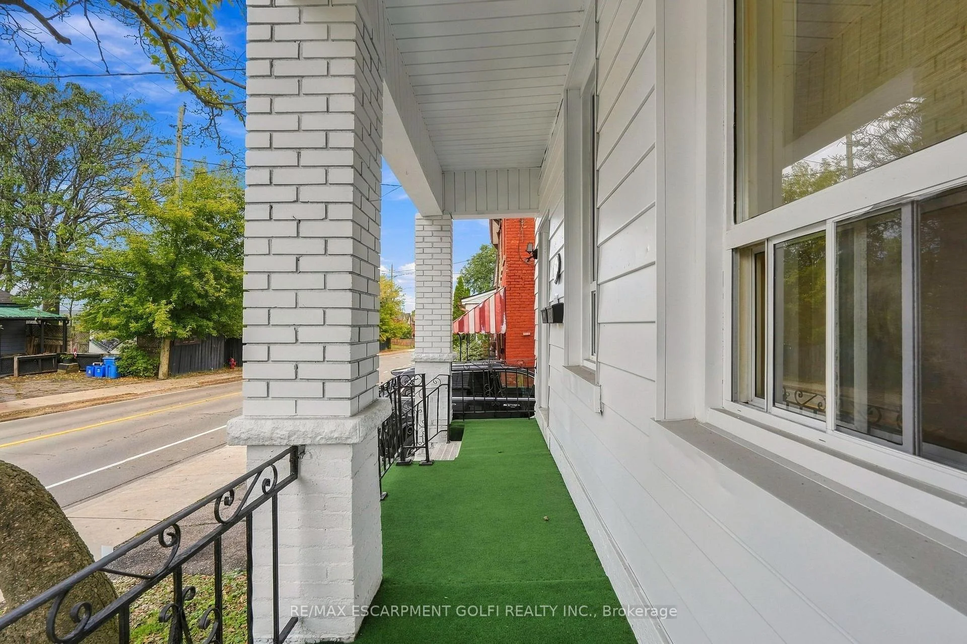 Photo 3 of 256 Bay Street N, Hamilton, Strathcona — HOMEH