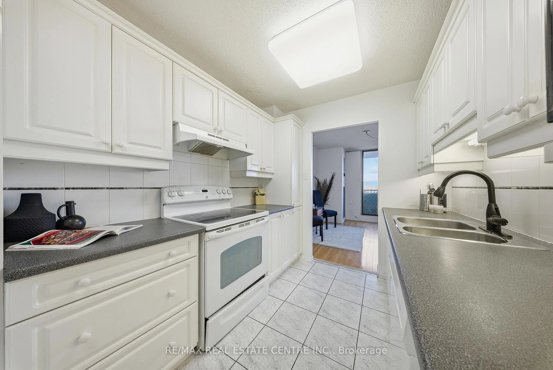 Photo 22 of Unit 602, 2055 Upper Middle Road, Burlington, Brant Hills — HOMEH