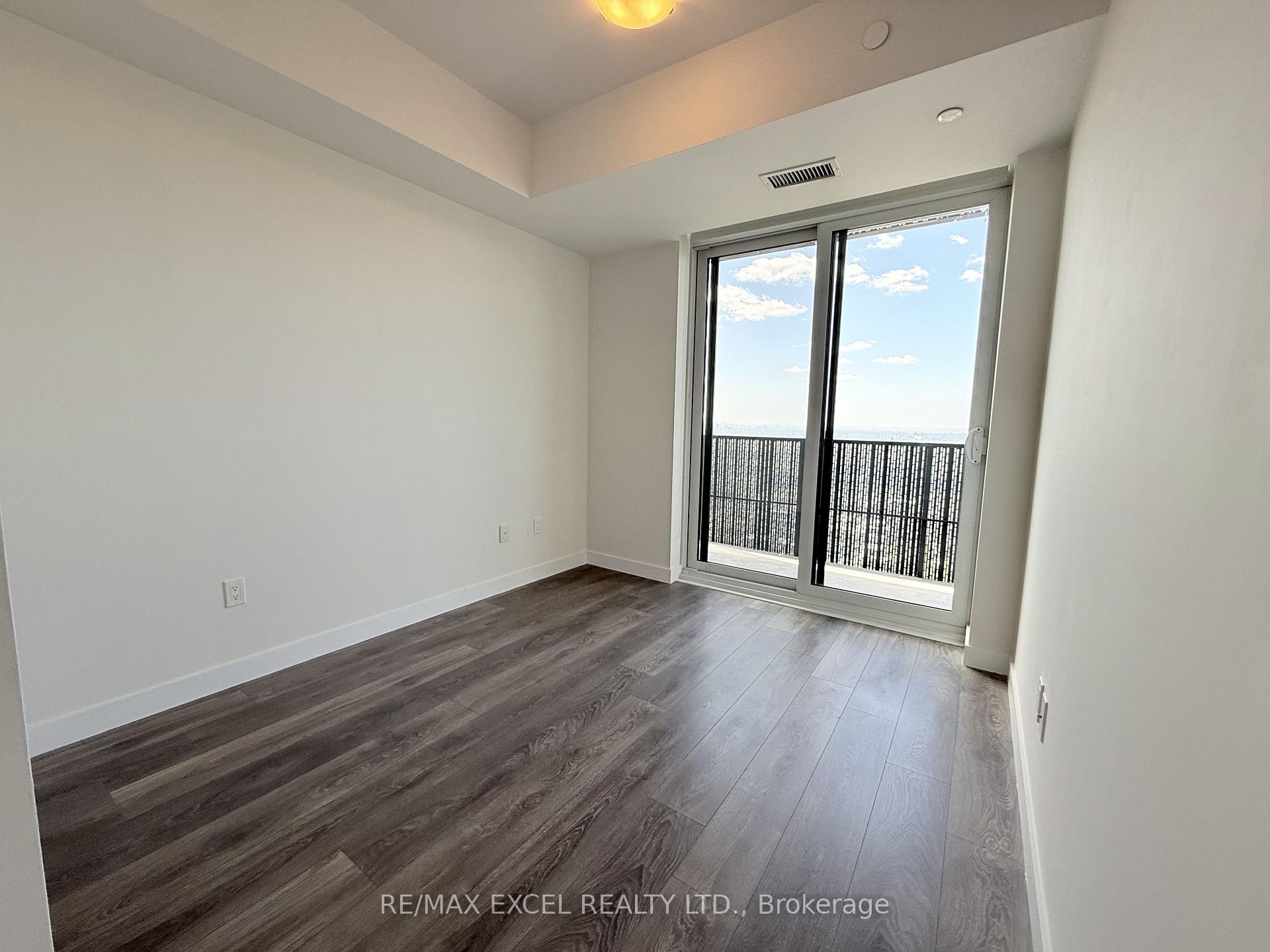Photo 6 of Unit 5603, 8 Eglinton Avenue E, Toronto, Mount Pleasant West — HOMEH