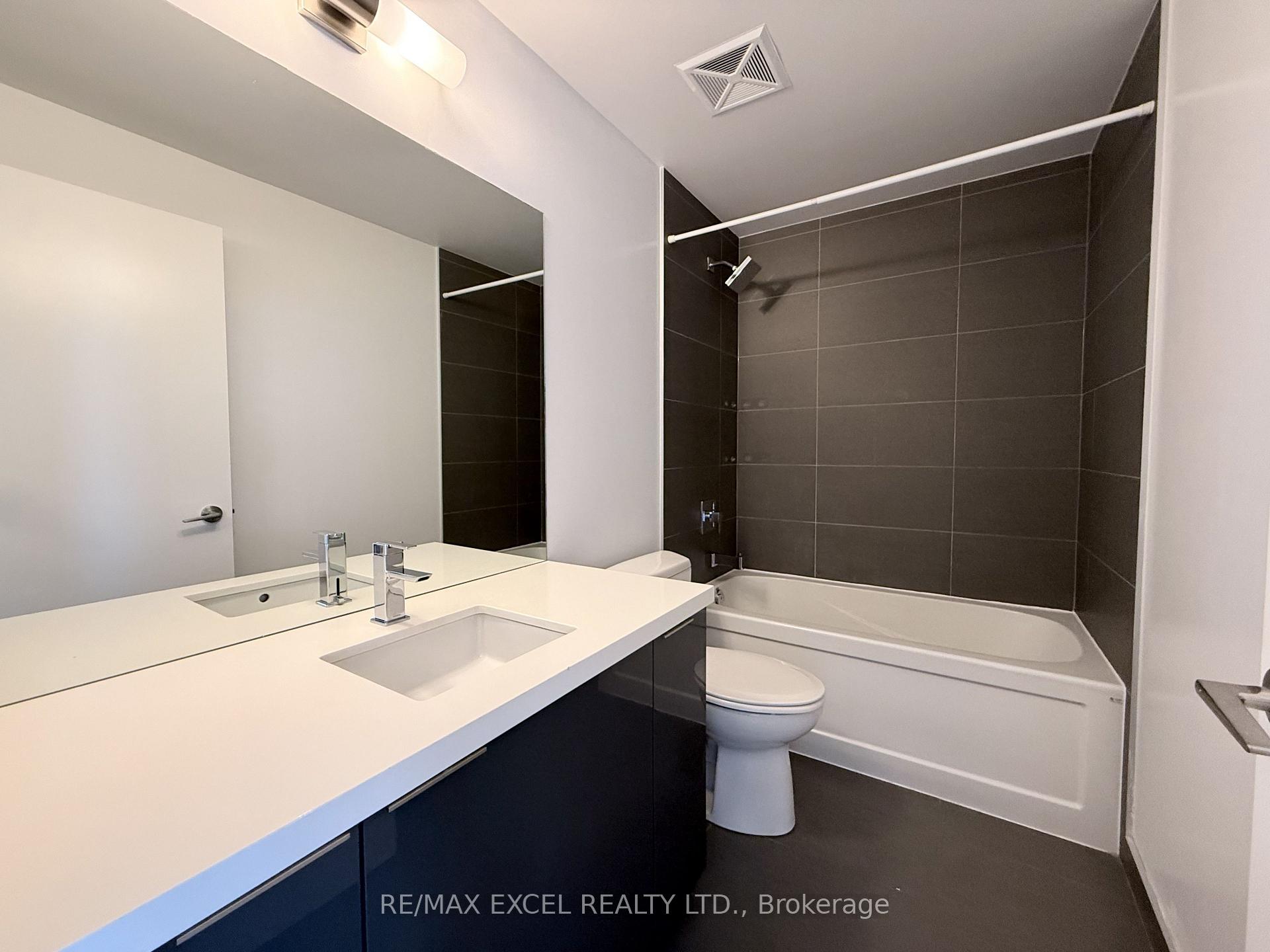 Photo 8 of Unit 5603, 8 Eglinton Avenue E, Toronto, Mount Pleasant West — HOMEH
