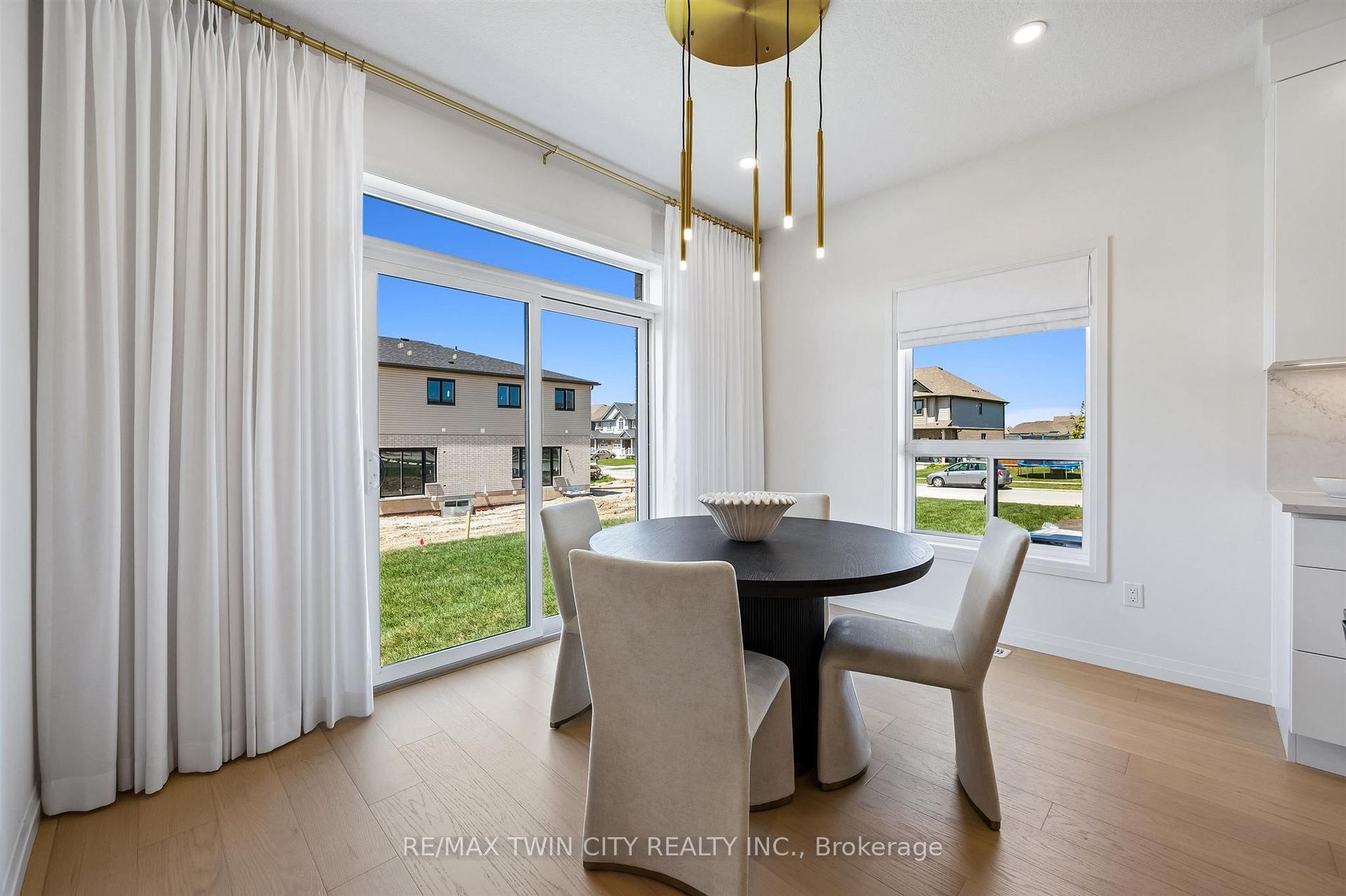 Photo 16 of 1681 Dunkirk Avenue, Woodstock, Woodstock - North — HOMEH