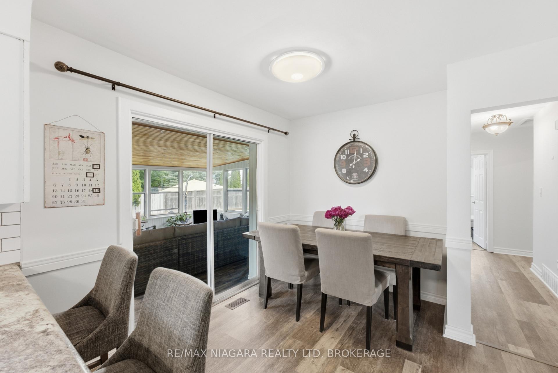 Photo 7 of 1042 Lakeshore Road W, St. Catharines, Rural Port — HOMEH
