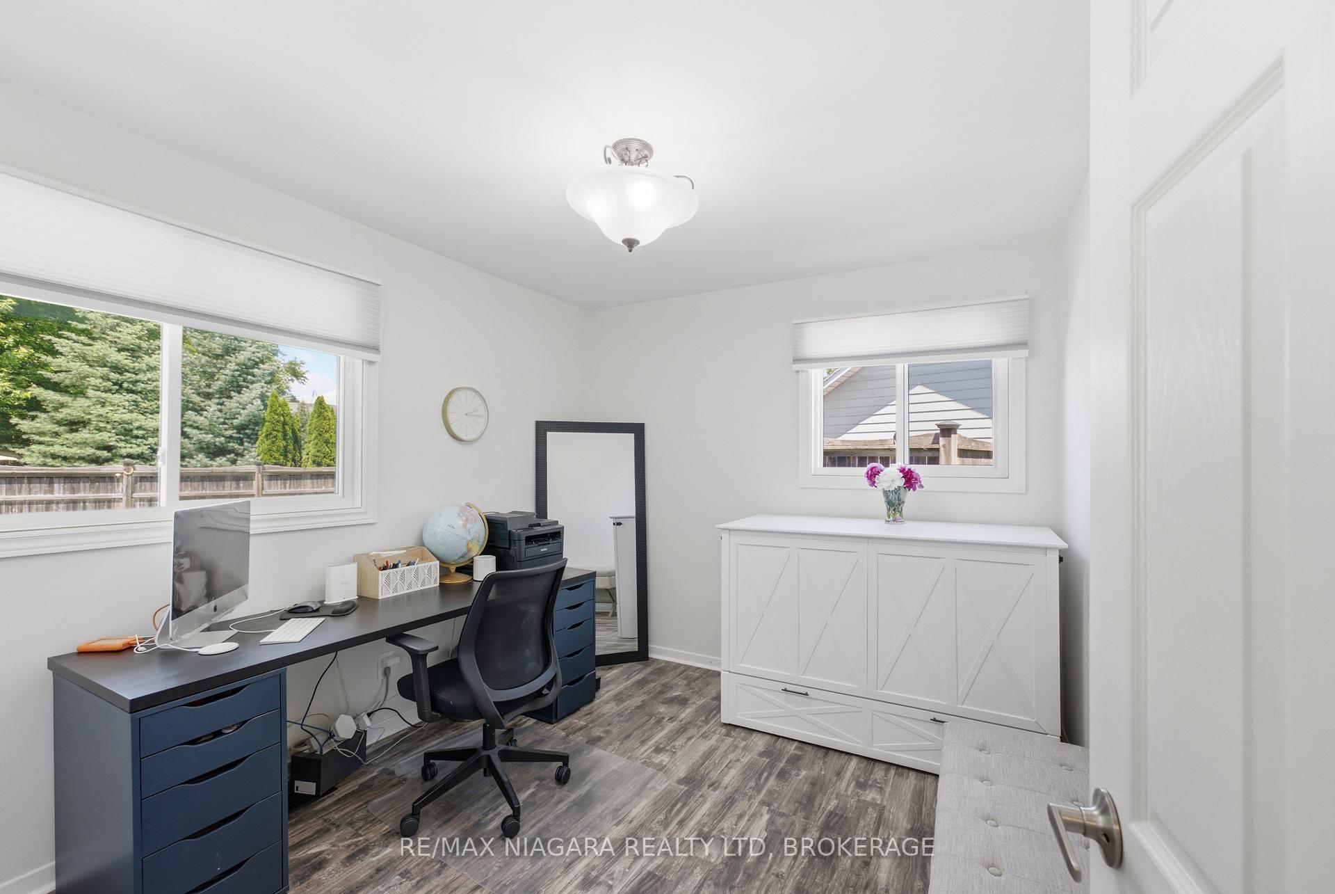 Photo 19 of 1042 Lakeshore Road W, St. Catharines, Rural Port — HOMEH