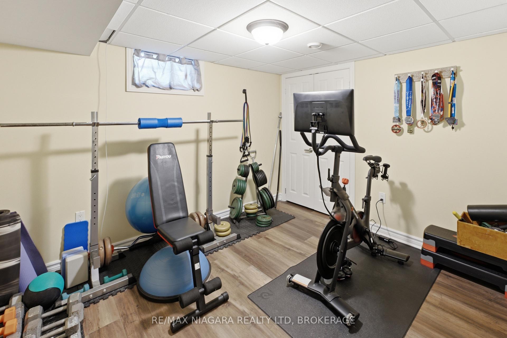 Photo 25 of 1042 Lakeshore Road W, St. Catharines, Rural Port — HOMEH