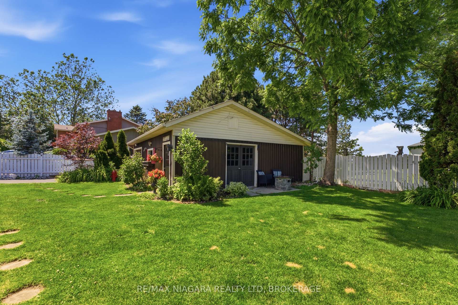 Photo 28 of 1042 Lakeshore Road W, St. Catharines, Rural Port — HOMEH