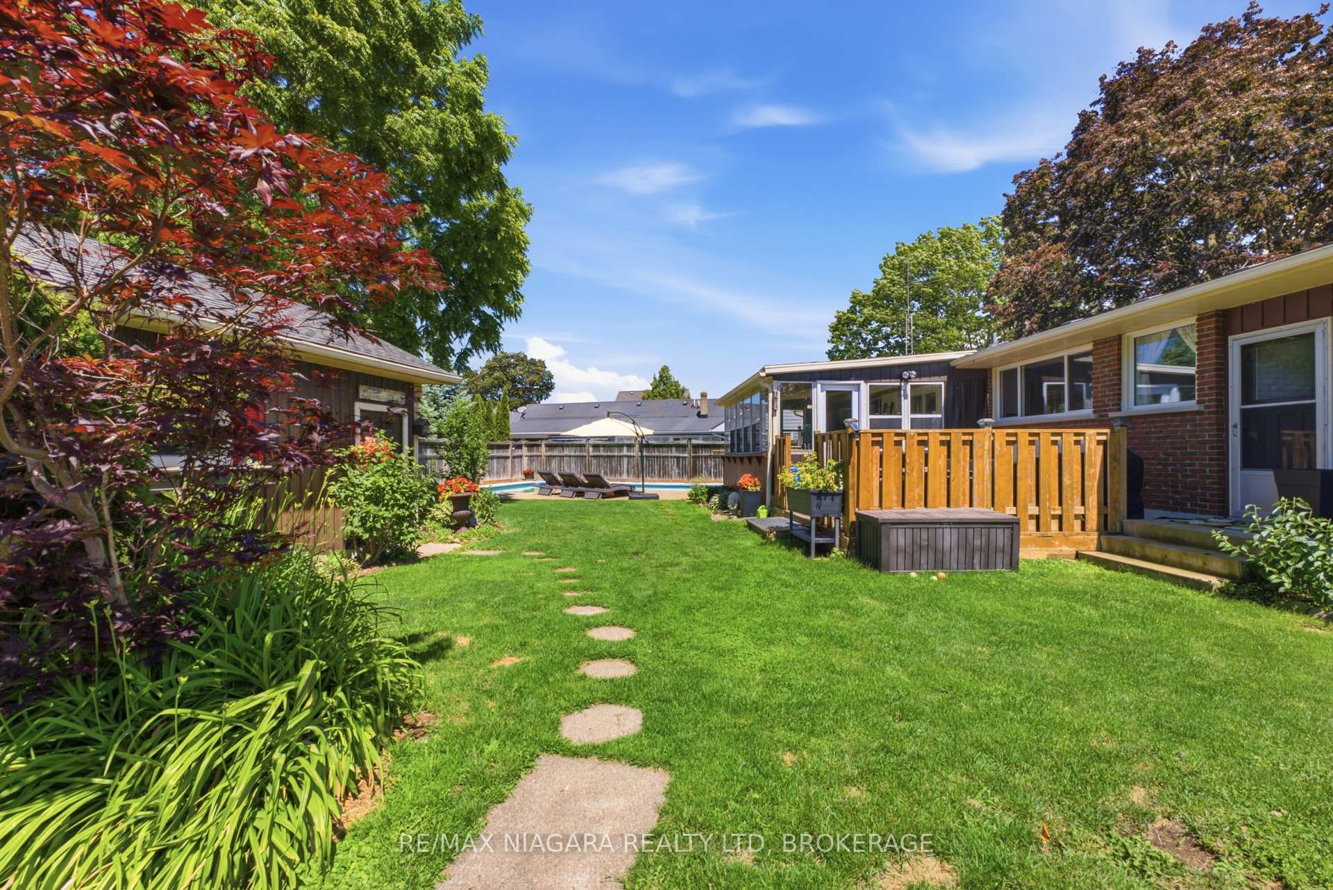 Photo 29 of 1042 Lakeshore Road W, St. Catharines, Rural Port — HOMEH