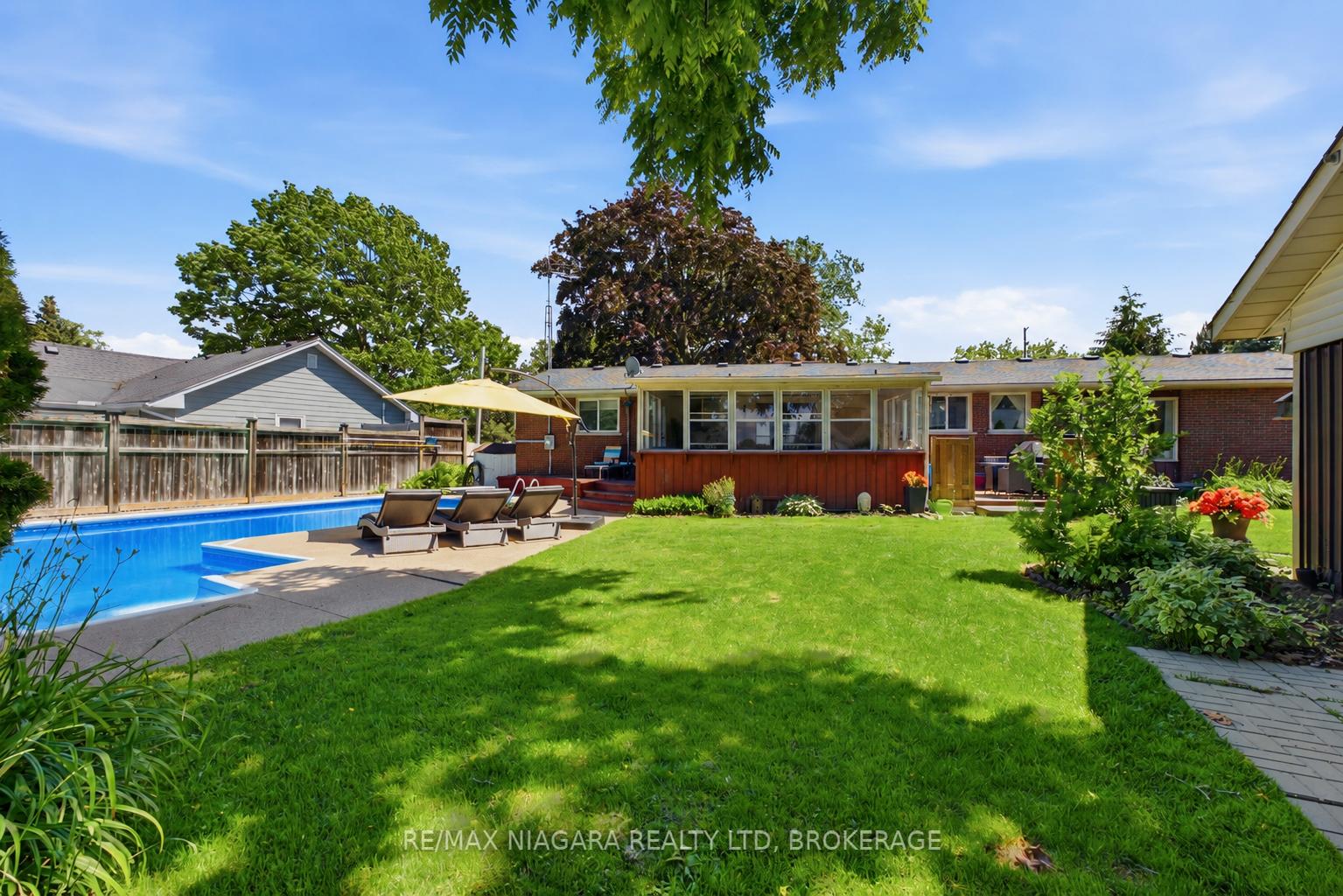 Photo 30 of 1042 Lakeshore Road W, St. Catharines, Rural Port — HOMEH