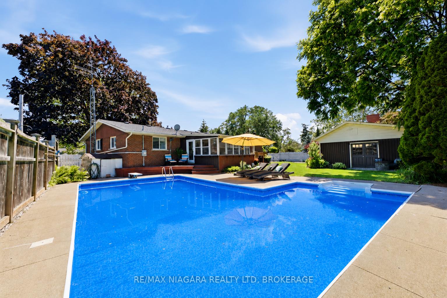 Photo 31 of 1042 Lakeshore Road W, St. Catharines, Rural Port — HOMEH