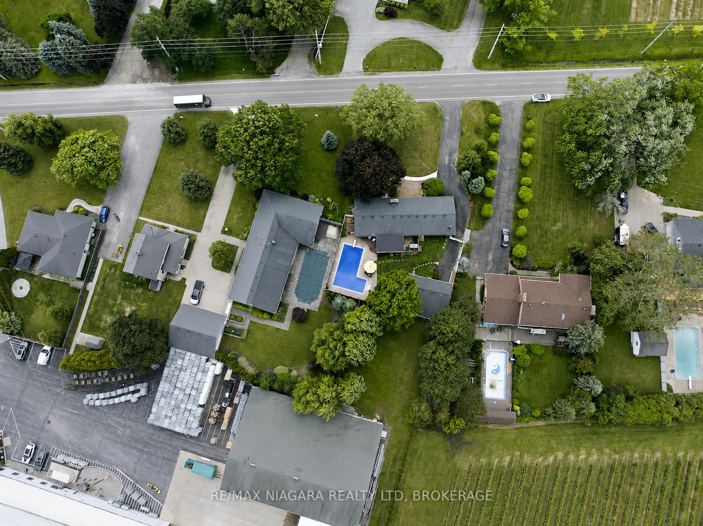 Photo 32 of 1042 Lakeshore Road W, St. Catharines, Rural Port — HOMEH
