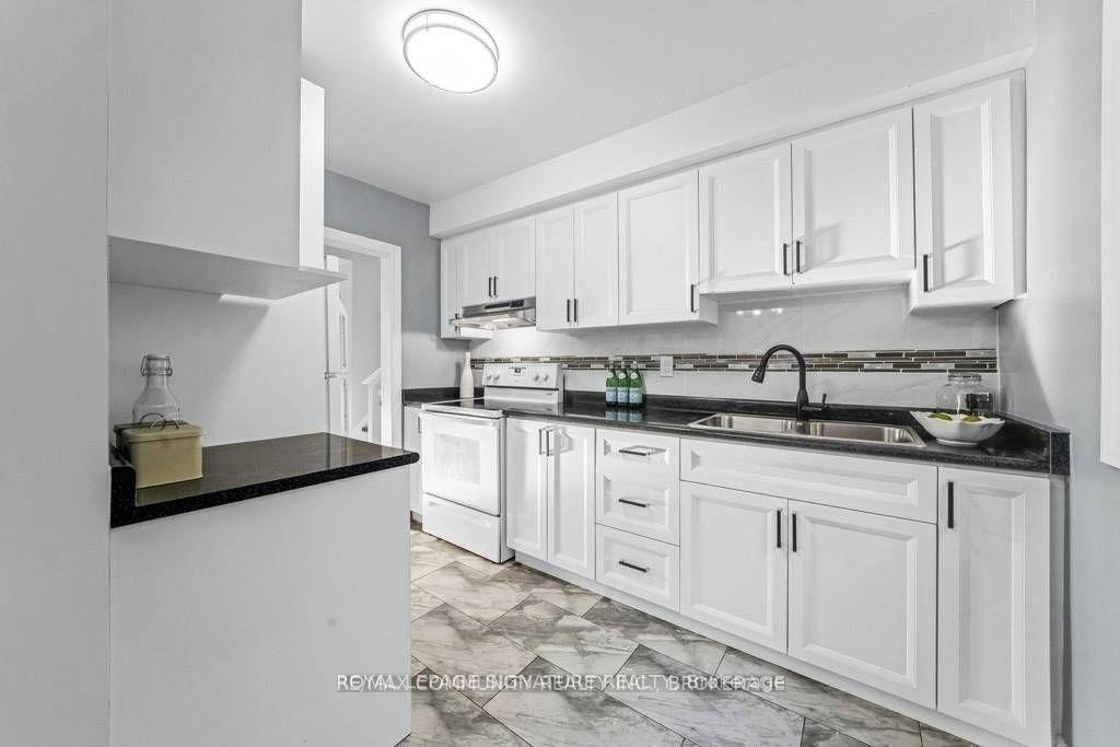 Photo 3 of Unit Upper, 11 Mid Pines Road, Scarborough, Woburn — HOMEH