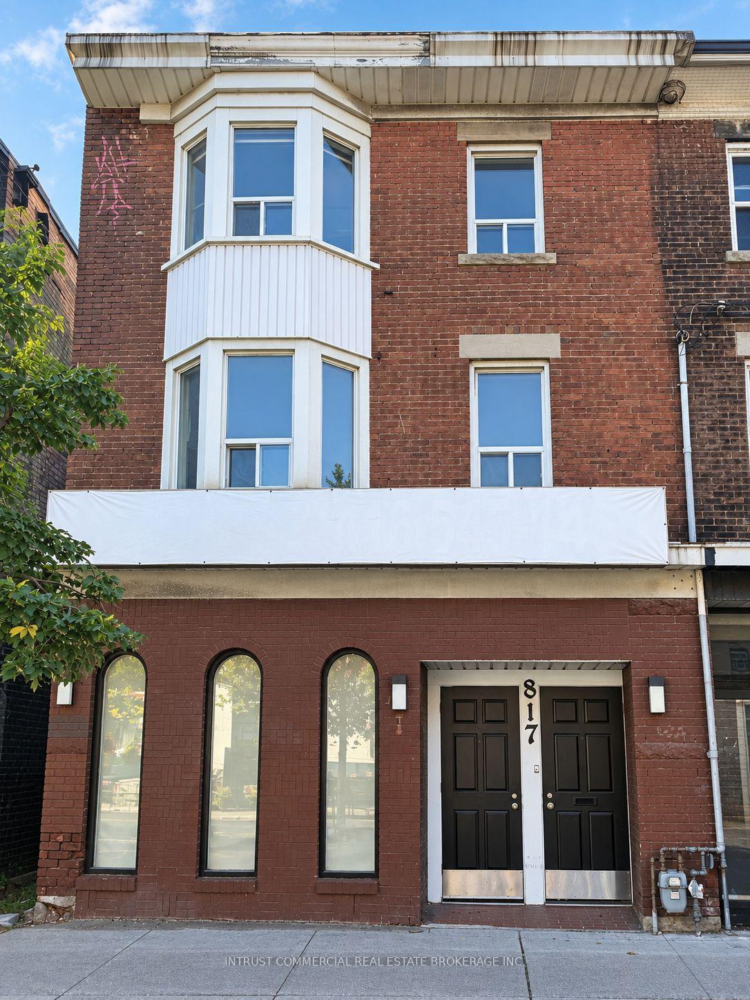 Photo of 817 Bloor Street W