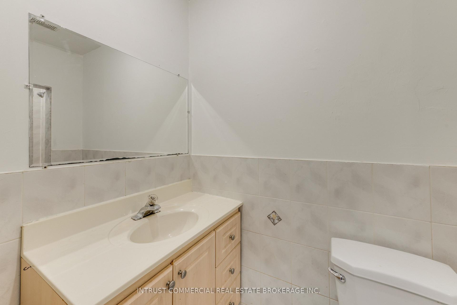 Photo 11 of 817 Bloor Street W, Toronto, Palmerston-Little Italy — HOMEH