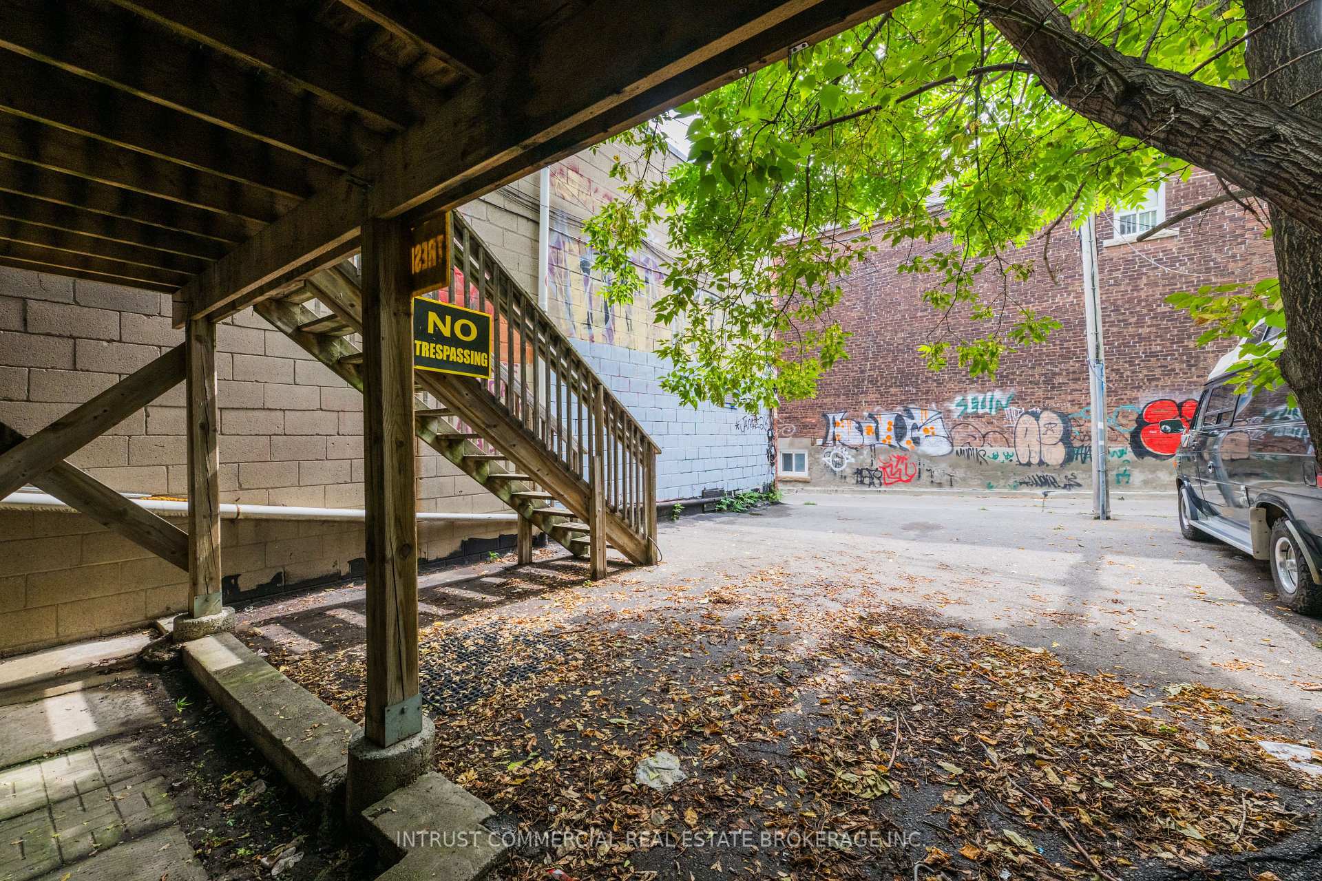 Photo 13 of 817 Bloor Street W, Toronto, Palmerston-Little Italy — HOMEH
