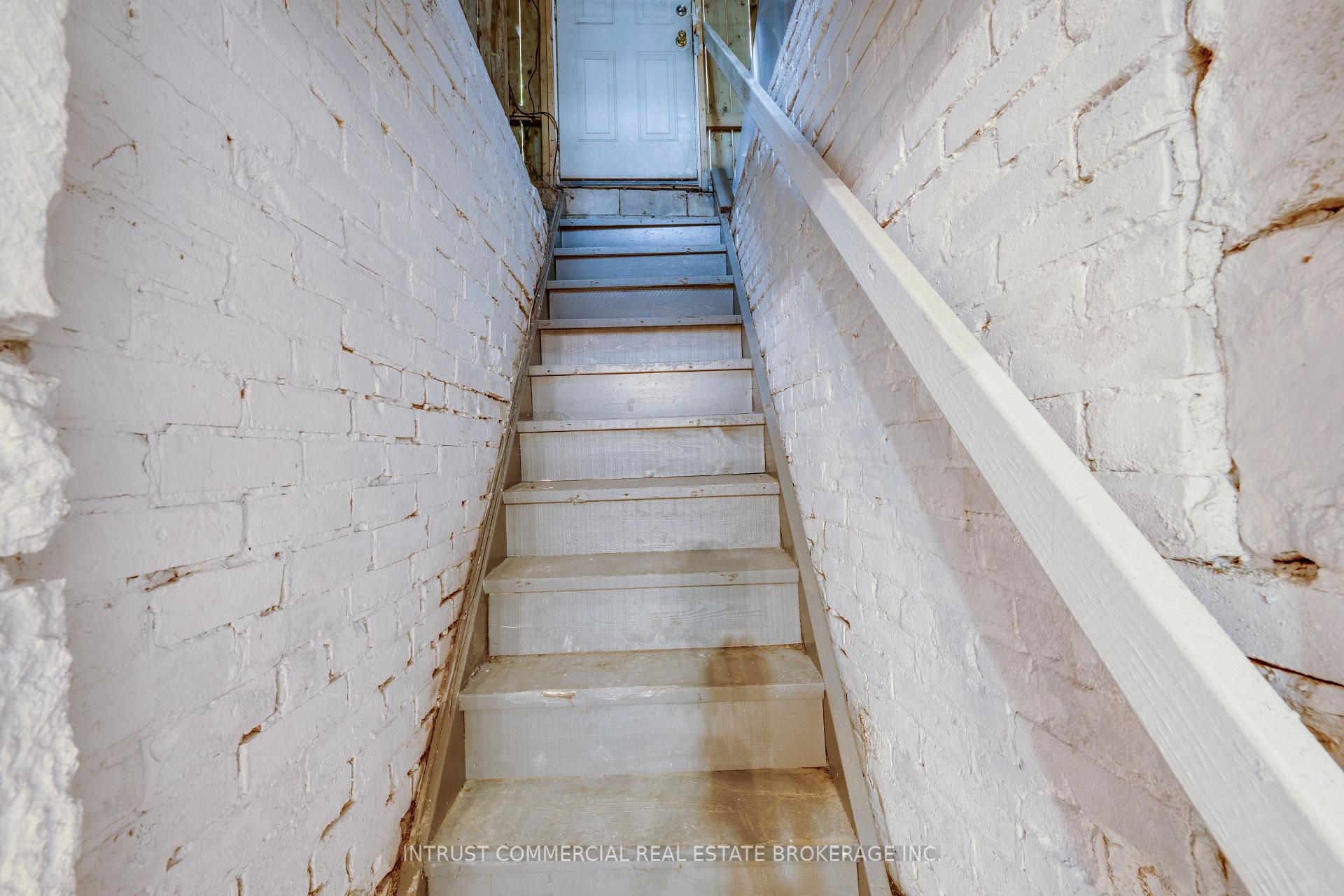 Photo 15 of 817 Bloor Street W, Toronto, Palmerston-Little Italy — HOMEH