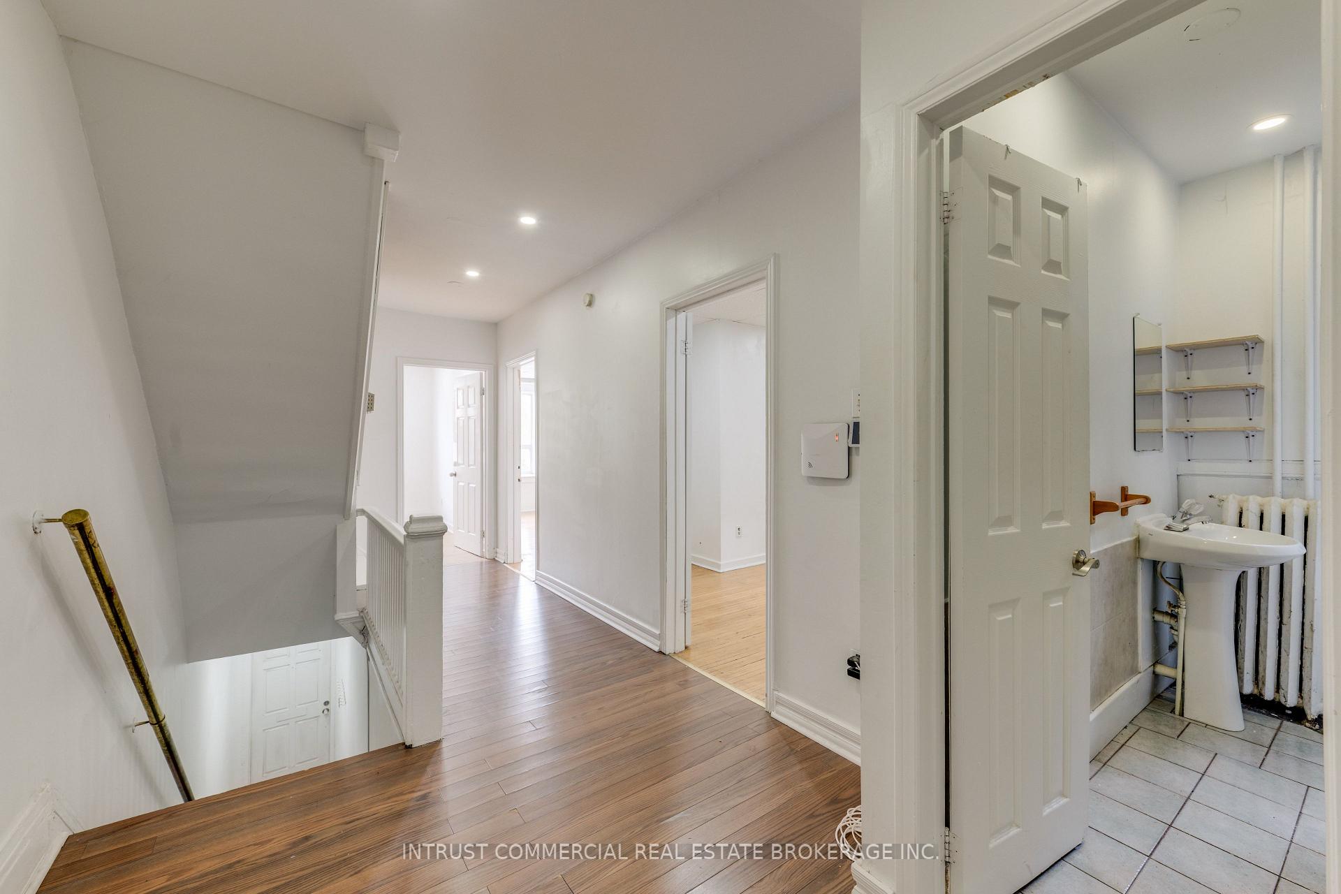 Photo 18 of 817 Bloor Street W, Toronto, Palmerston-Little Italy — HOMEH