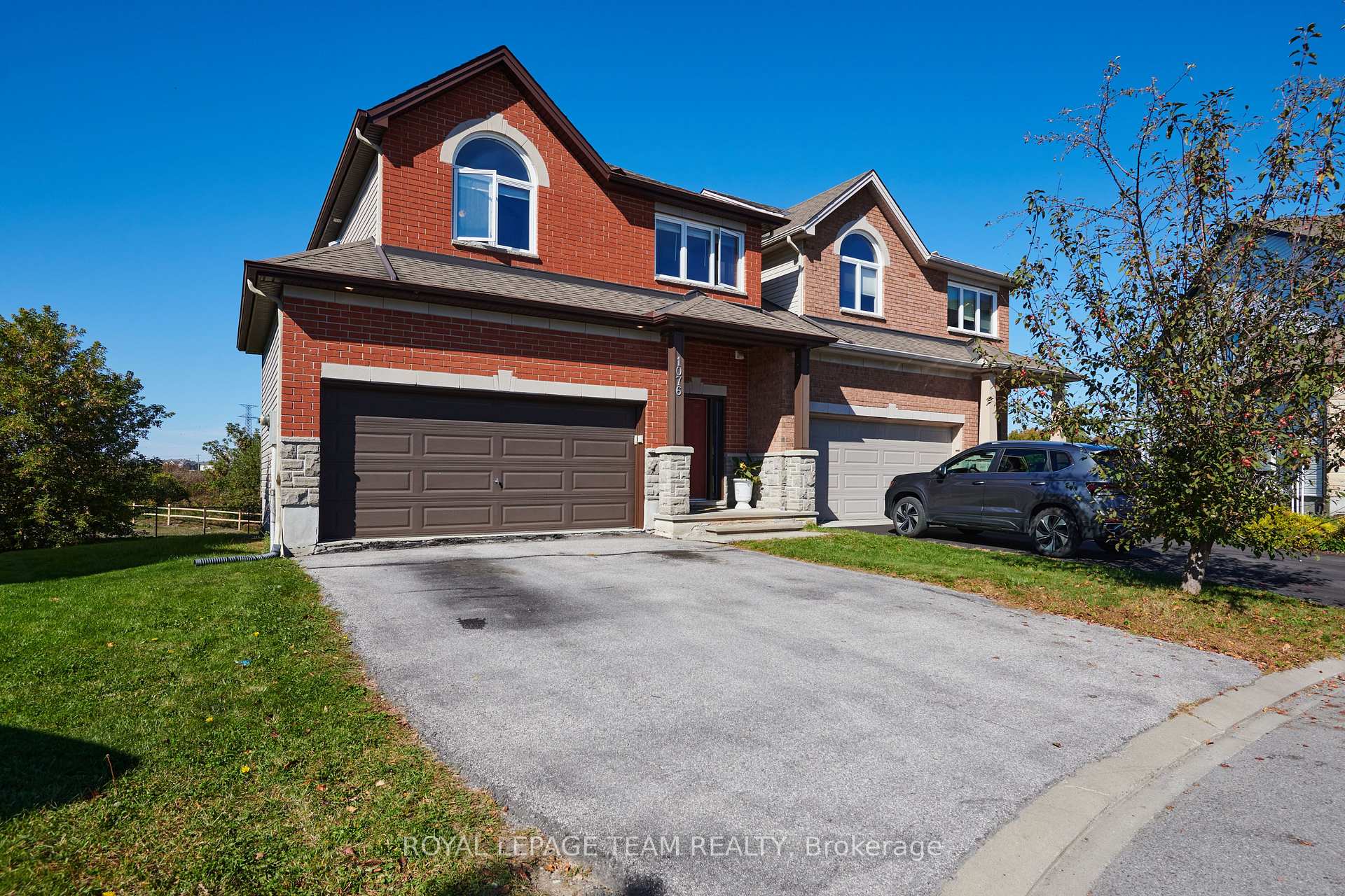 Photo 2 of 1076 Northgraves Crescent, Ottawa, Kanata - Emerald Meadows/Trailwest — HOMEH
