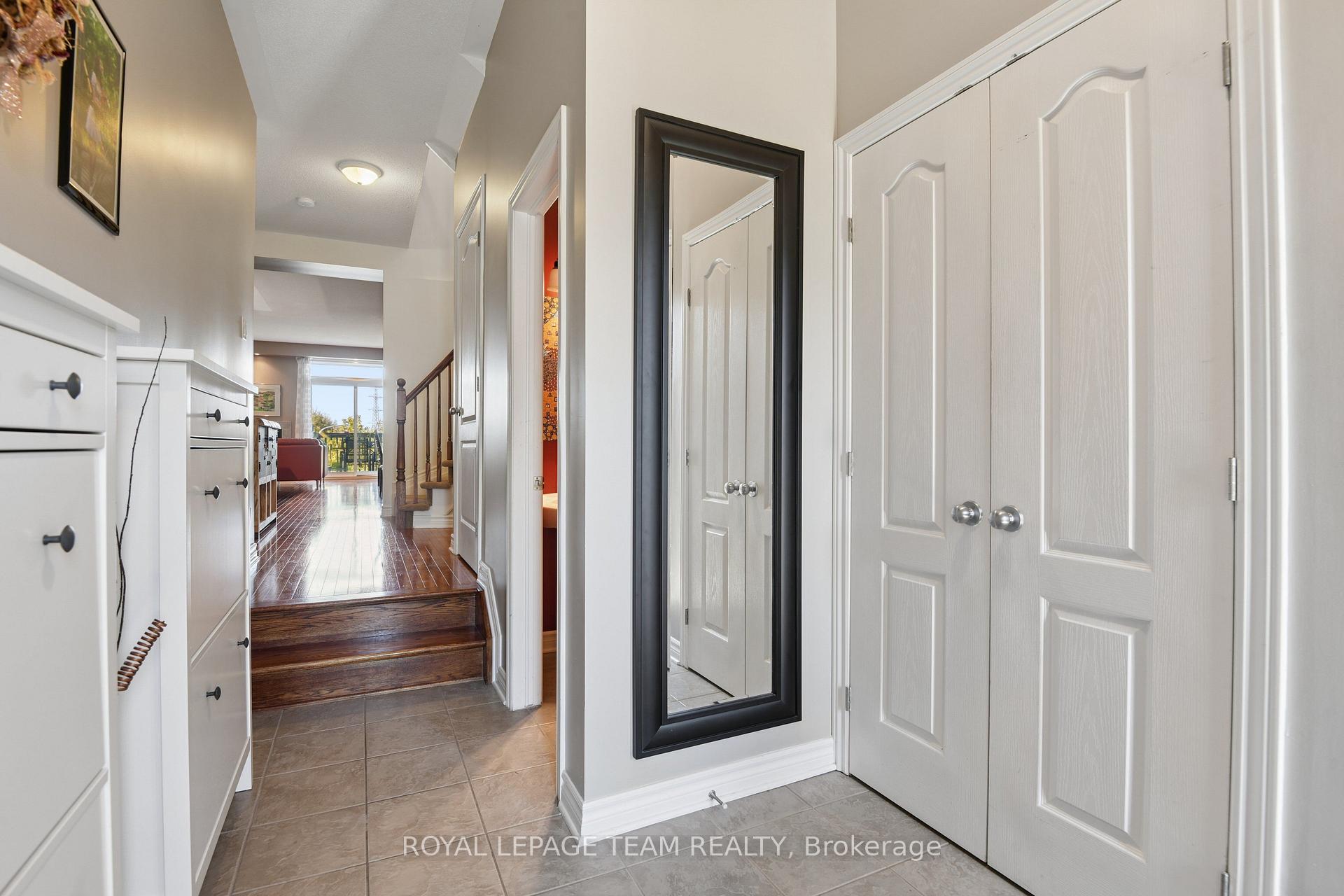 Photo 5 of 1076 Northgraves Crescent, Ottawa, Kanata - Emerald Meadows/Trailwest — HOMEH