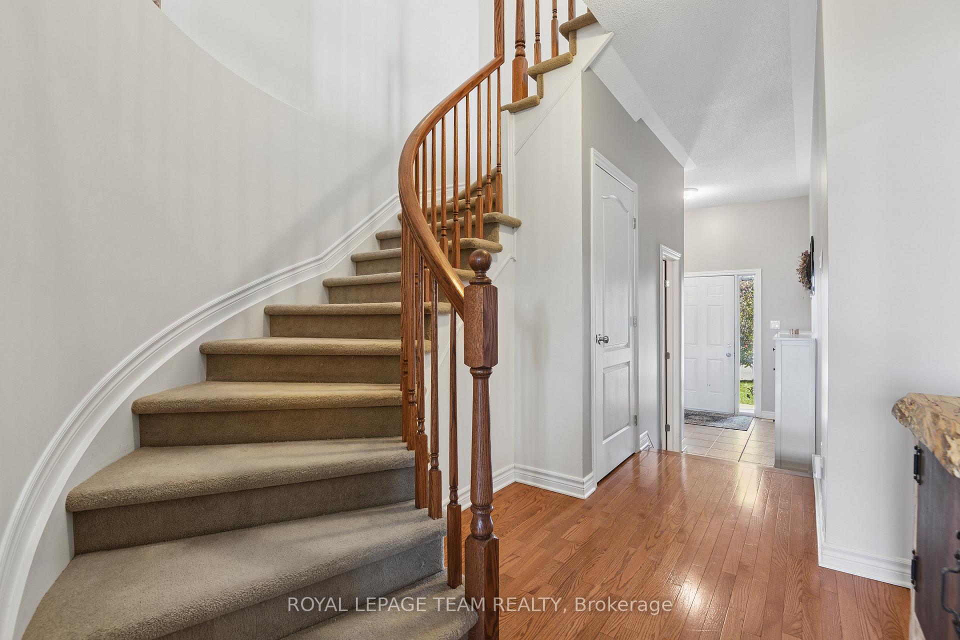 Photo 6 of 1076 Northgraves Crescent, Ottawa, Kanata - Emerald Meadows/Trailwest — HOMEH