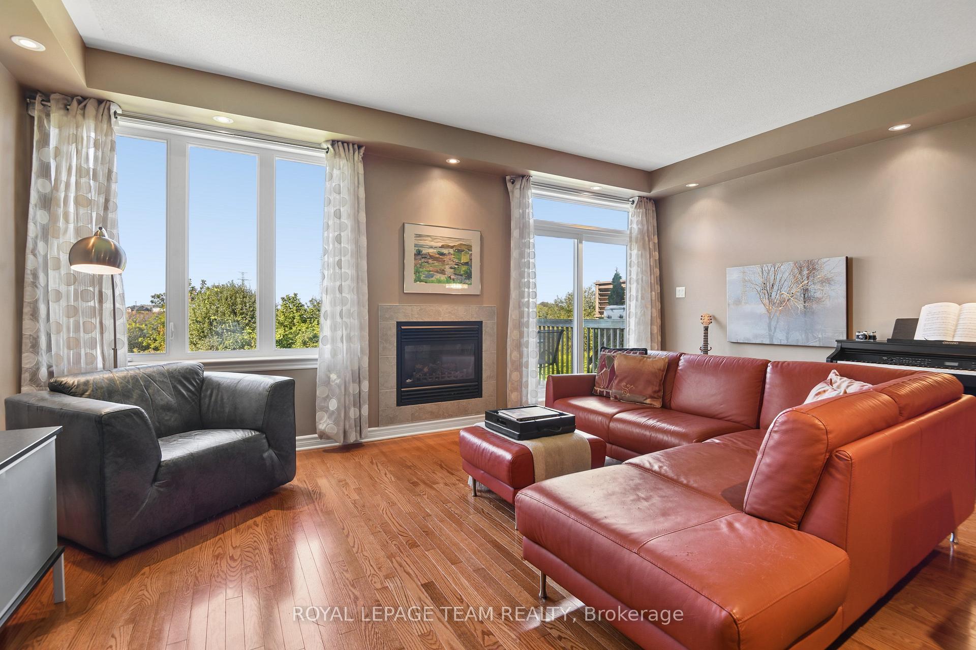Photo 7 of 1076 Northgraves Crescent, Ottawa, Kanata - Emerald Meadows/Trailwest — HOMEH