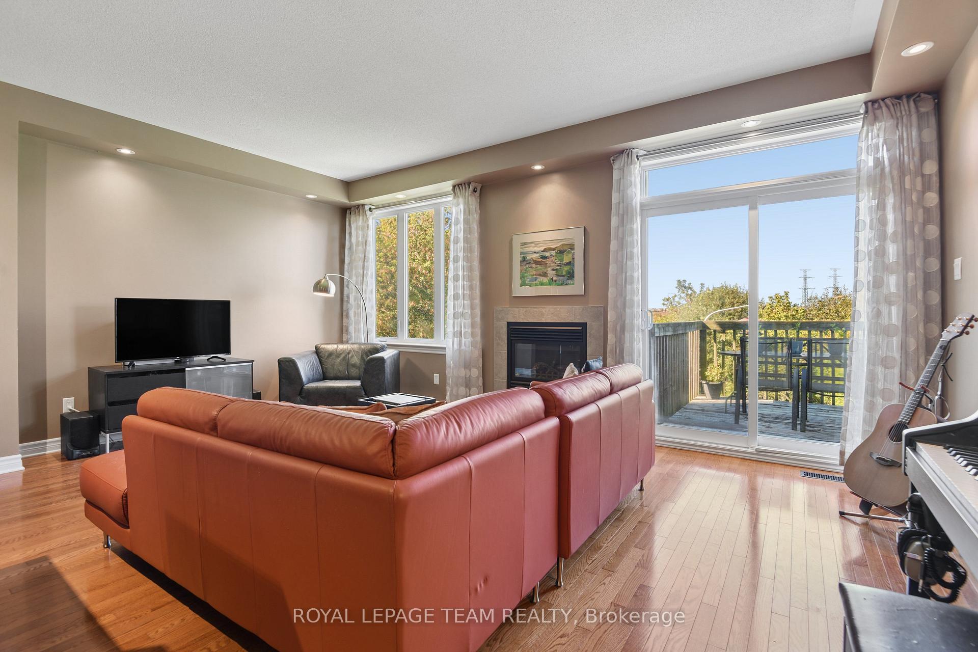 Photo 8 of 1076 Northgraves Crescent, Ottawa, Kanata - Emerald Meadows/Trailwest — HOMEH