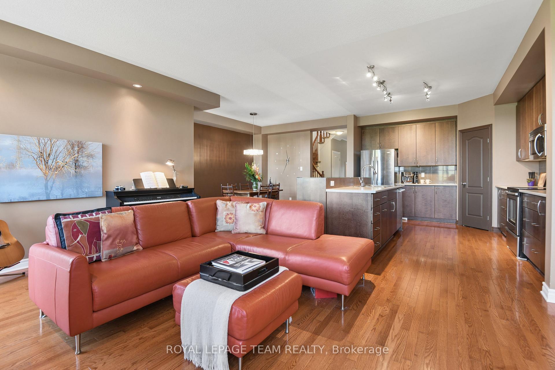 Photo 9 of 1076 Northgraves Crescent, Ottawa, Kanata - Emerald Meadows/Trailwest — HOMEH