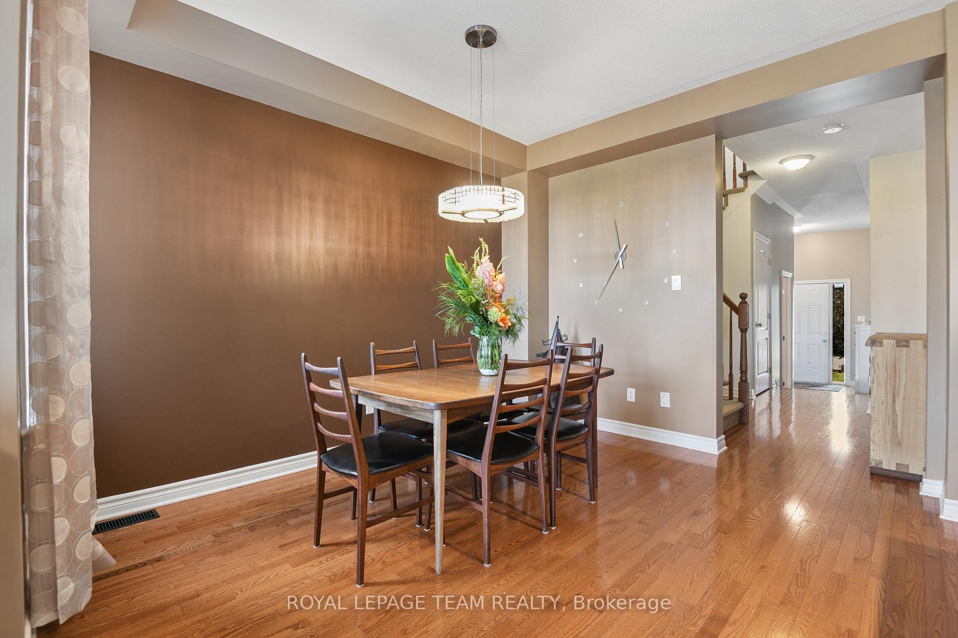 Photo 10 of 1076 Northgraves Crescent, Ottawa, Kanata - Emerald Meadows/Trailwest — HOMEH