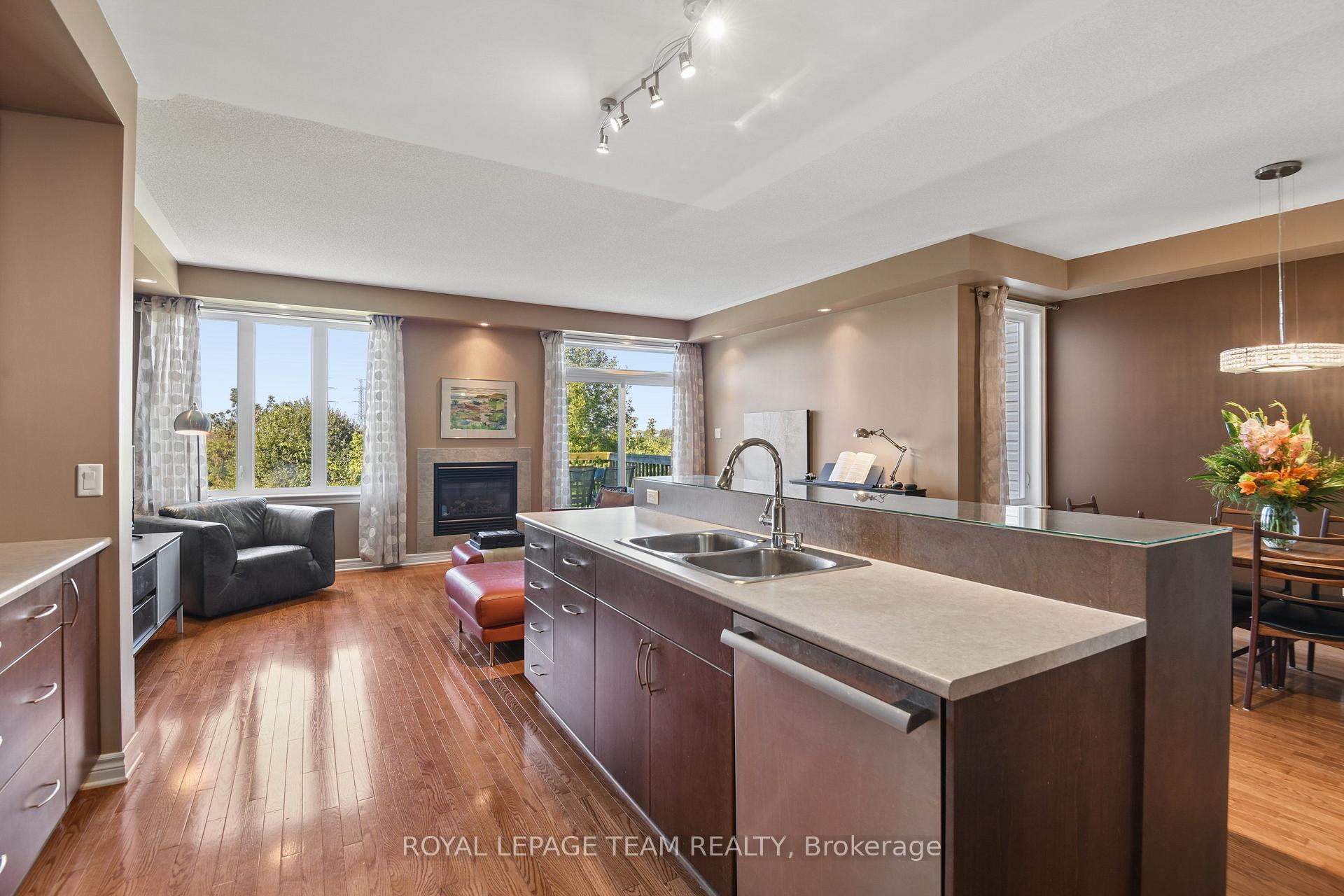 Photo 13 of 1076 Northgraves Crescent, Ottawa, Kanata - Emerald Meadows/Trailwest — HOMEH