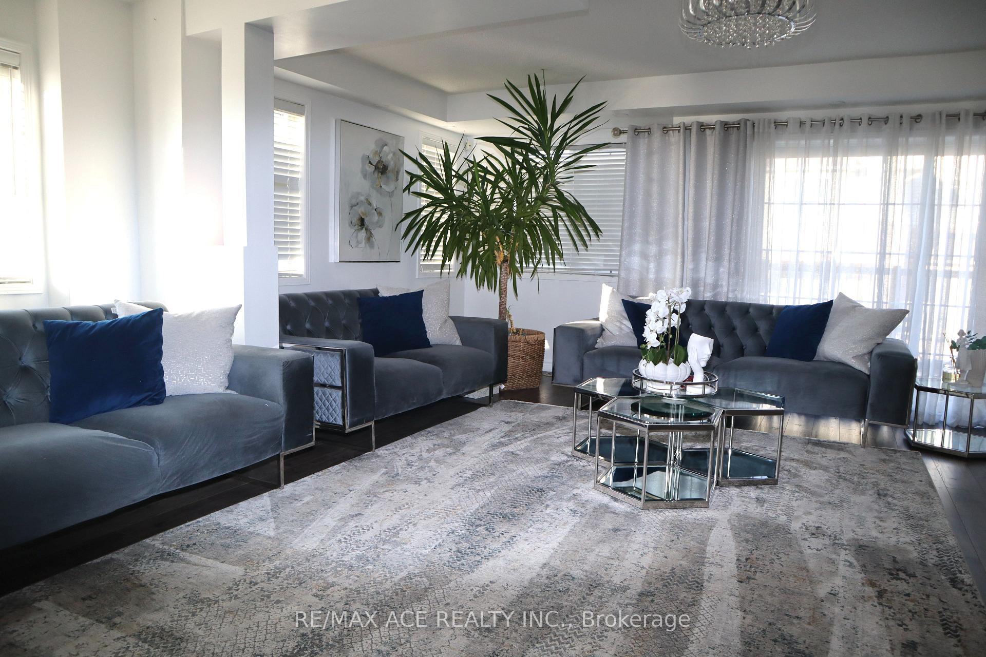 Photo 8 of 932 Audley Road N, Ajax, Central East — HOMEH