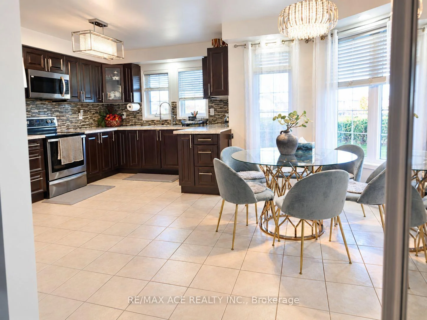 Photo 17 of 932 Audley Road N, Ajax, Central East — HOMEH