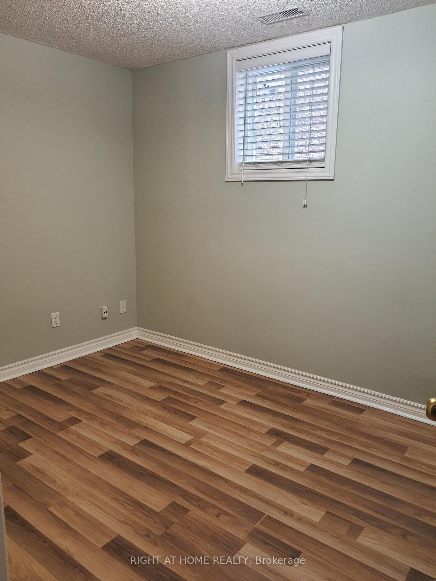 Photo 12 of 5260 Floral Hill-Basement Crescent, Mississauga, East Credit — HOMEH