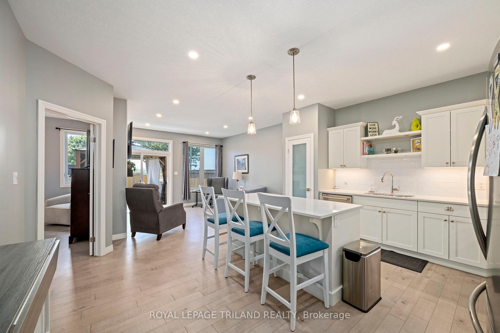 Photo 5 of 32 Charter Creek Court, St. Thomas — HOMEH