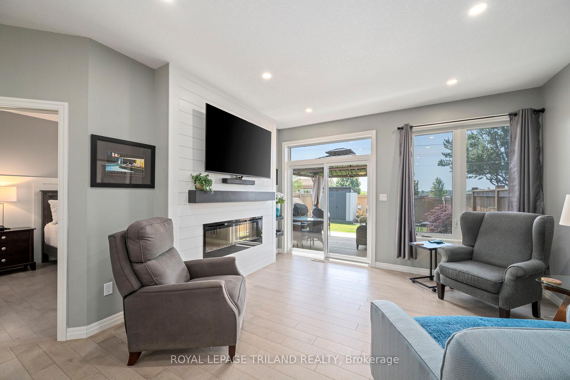Photo 6 of 32 Charter Creek Court, St. Thomas — HOMEH