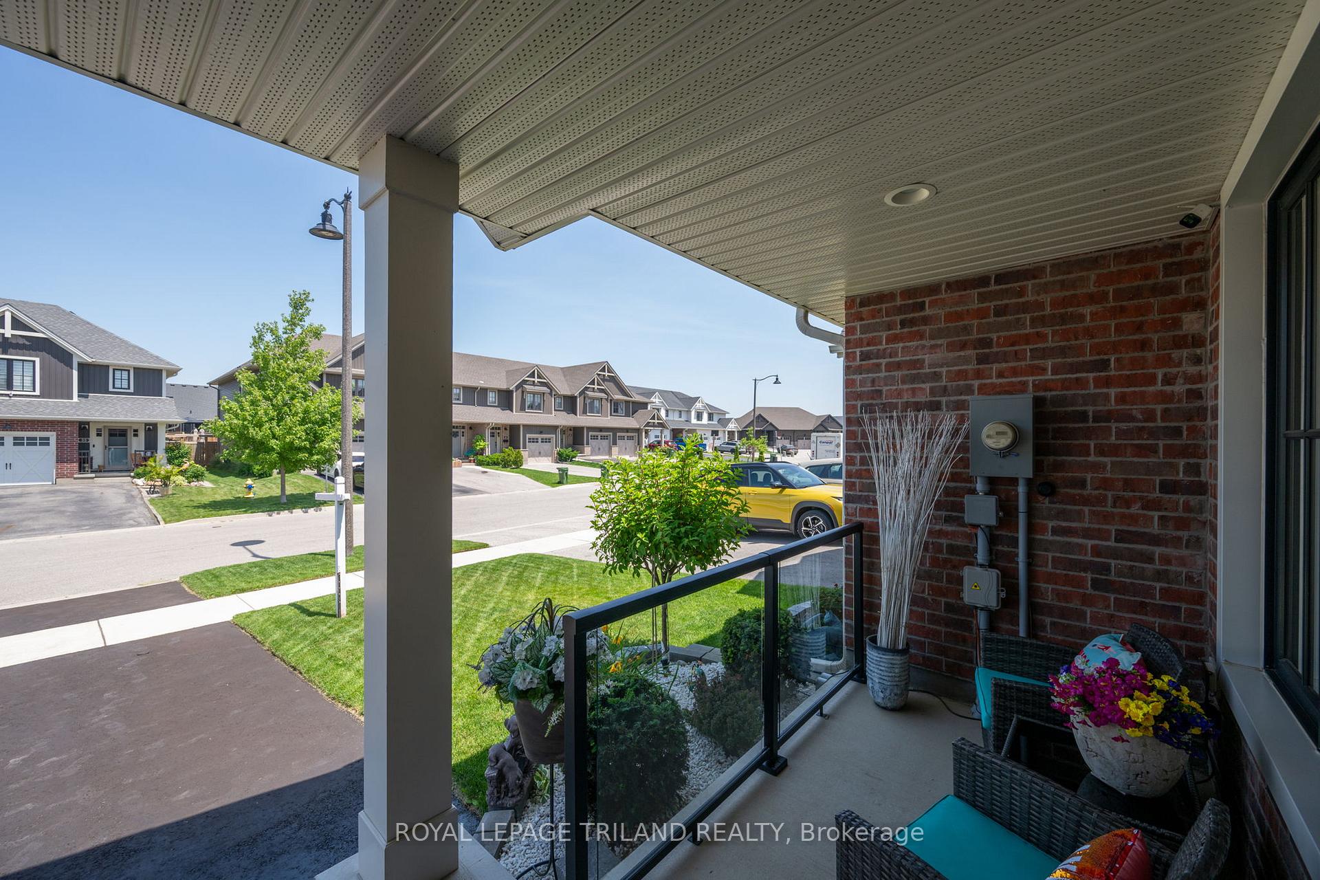 Photo 9 of 32 Charter Creek Court, St. Thomas — HOMEH