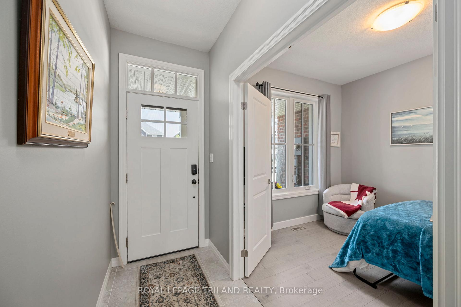 Photo 10 of 32 Charter Creek Court, St. Thomas — HOMEH