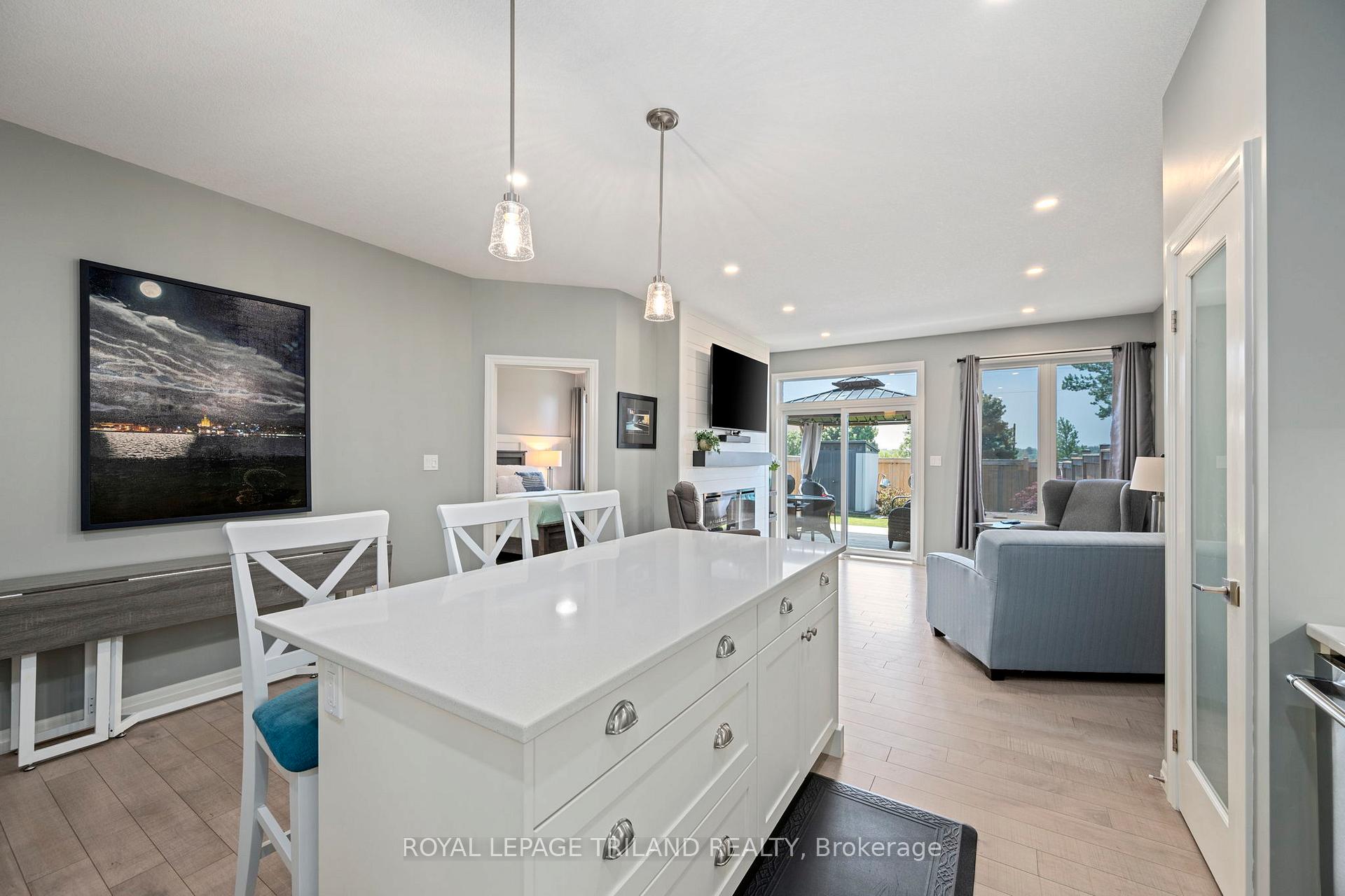 Photo 14 of 32 Charter Creek Court, St. Thomas — HOMEH
