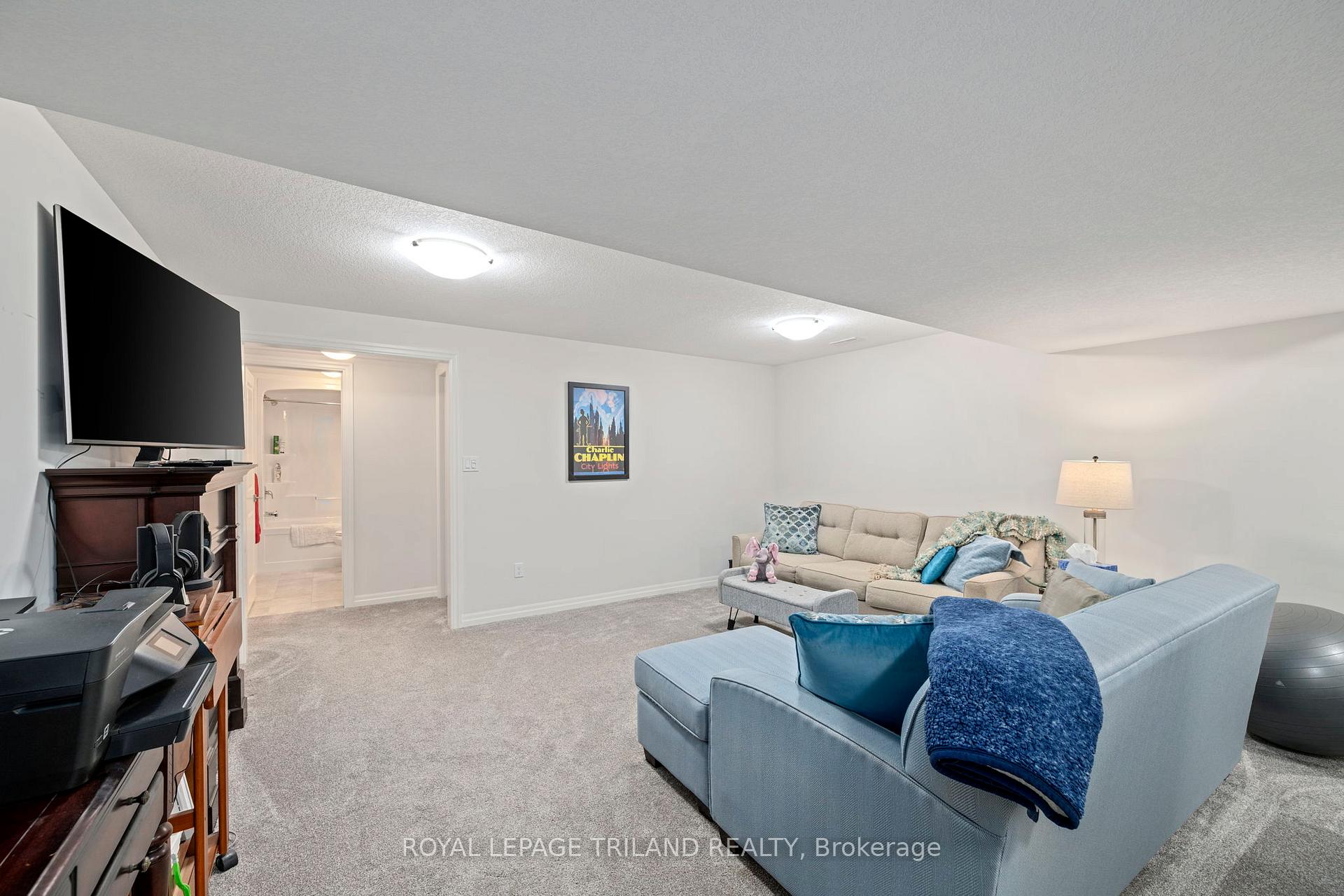 Photo 21 of 32 Charter Creek Court, St. Thomas — HOMEH