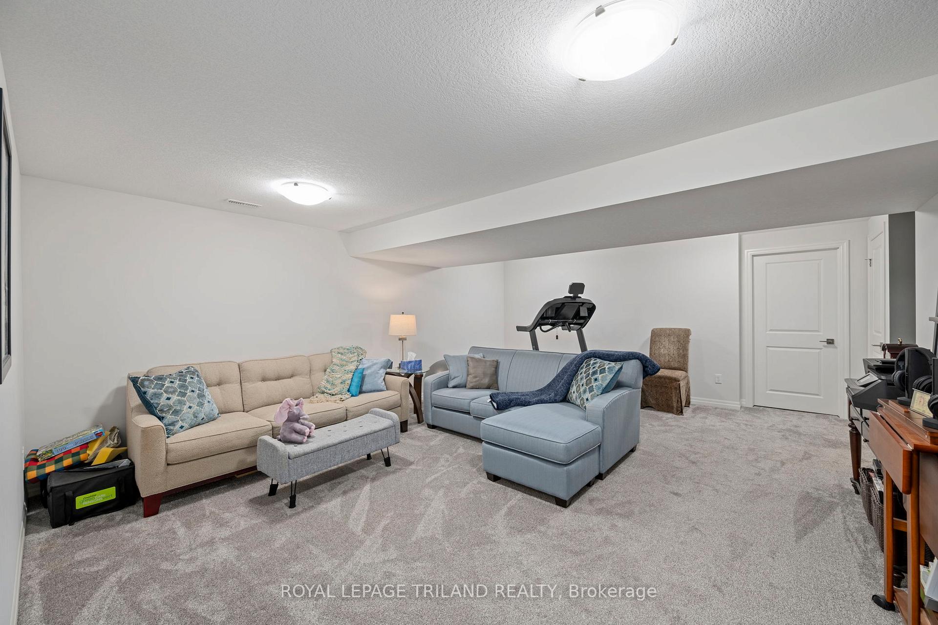 Photo 26 of 32 Charter Creek Court, St. Thomas — HOMEH