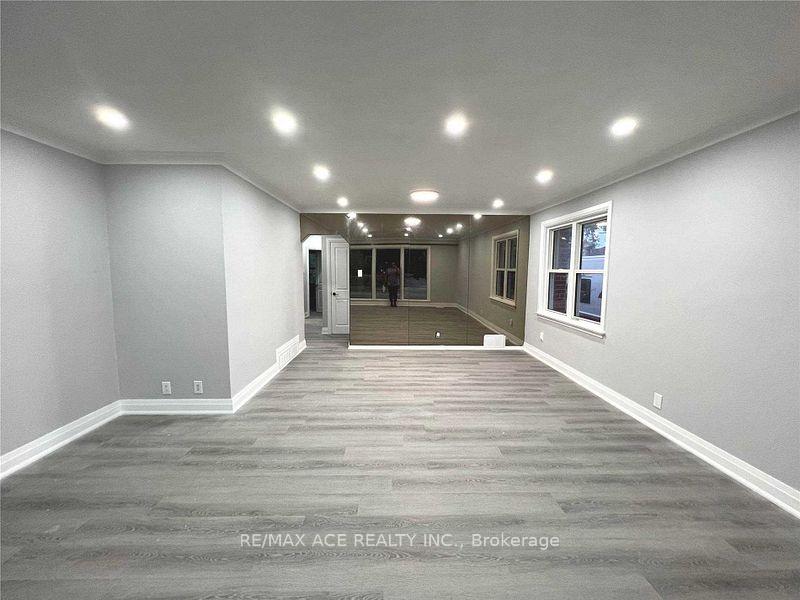 Photo 2 of 25 Courton Drive, Scarborough, Wexford-Maryvale — HOMEH