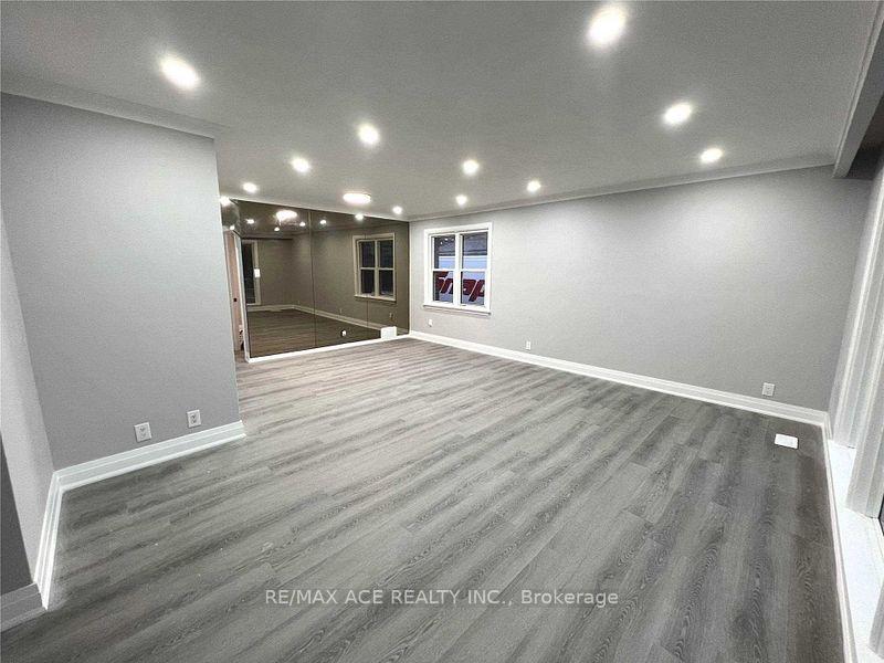 Photo 3 of 25 Courton Drive, Scarborough, Wexford-Maryvale — HOMEH