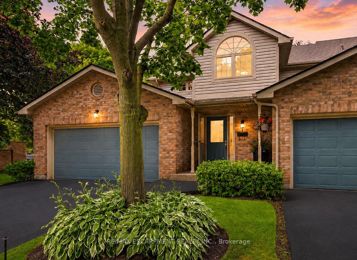 Photo 2 of Unit 1, 3333 New Street, Burlington, Roseland — HOMEH