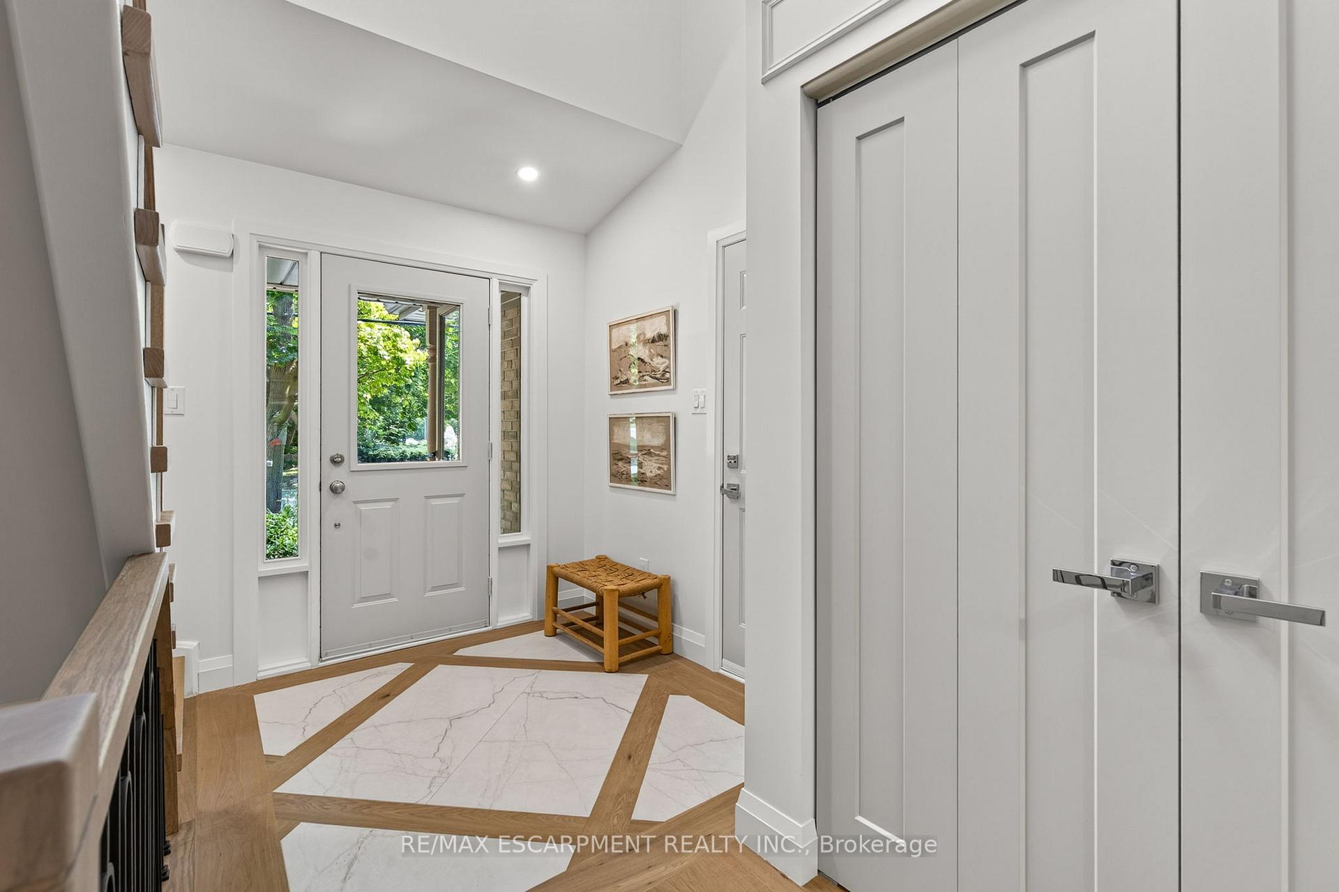 Photo 4 of Unit 1, 3333 New Street, Burlington, Roseland — HOMEH